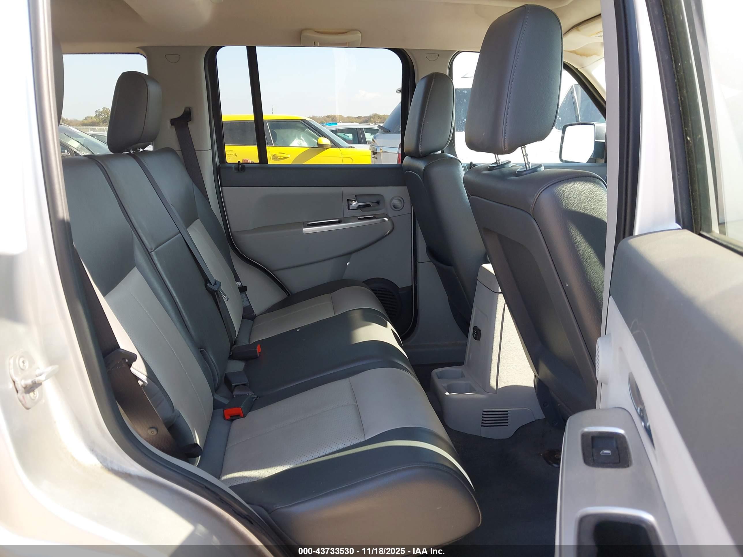 JEEP LIBERTY image 8