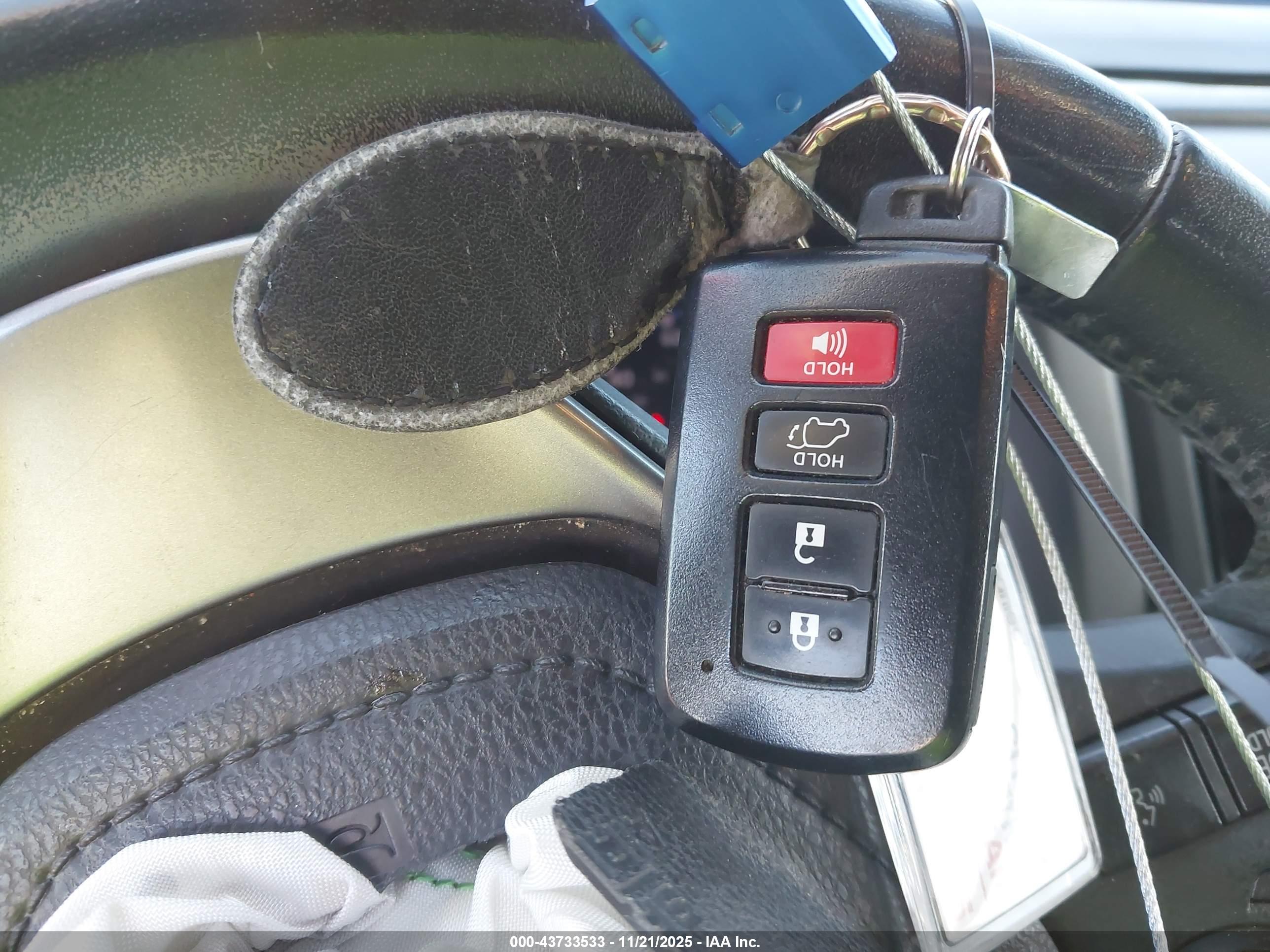 TOYOTA RAV4 image 11