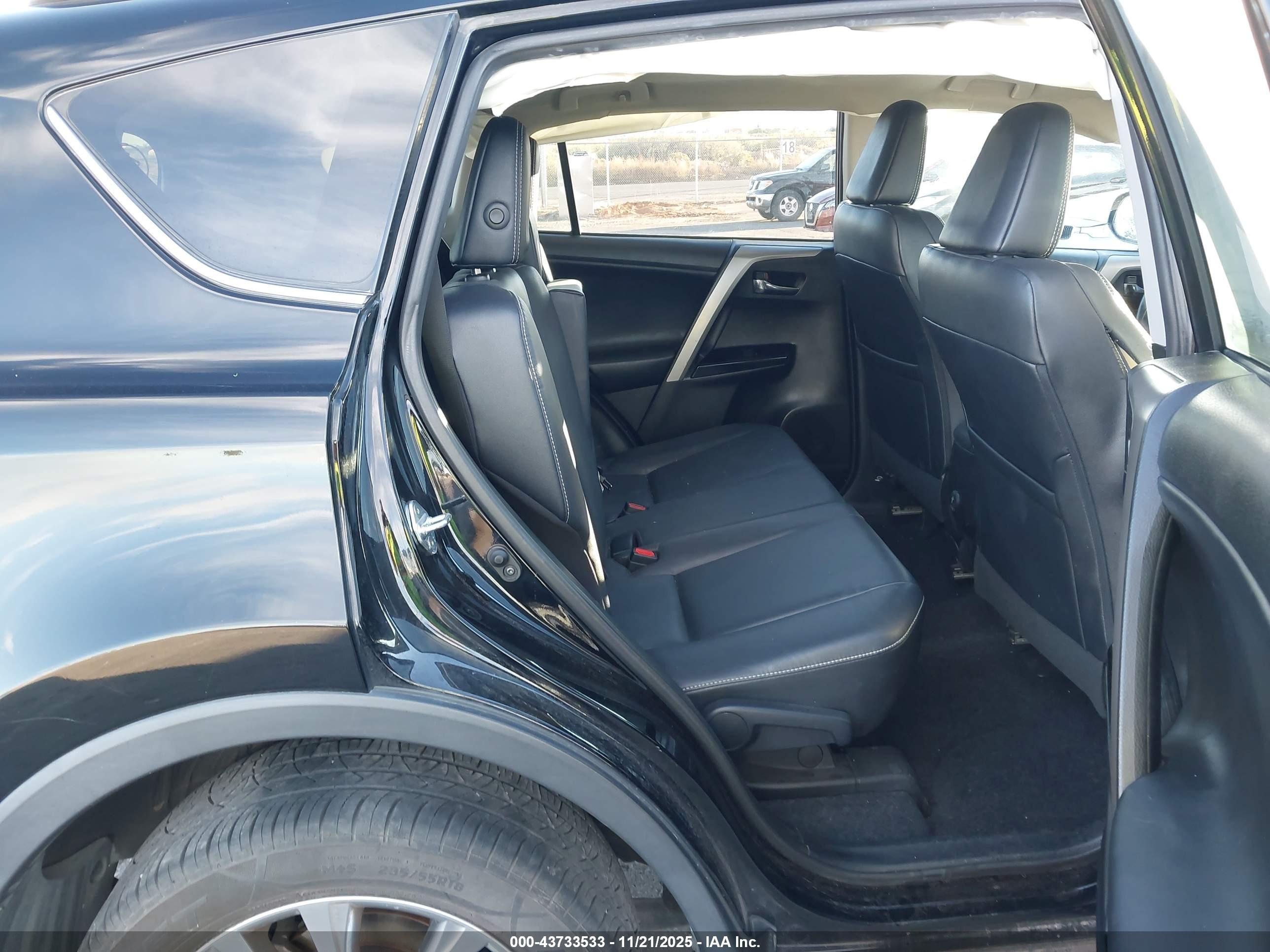 TOYOTA RAV4 image 8
