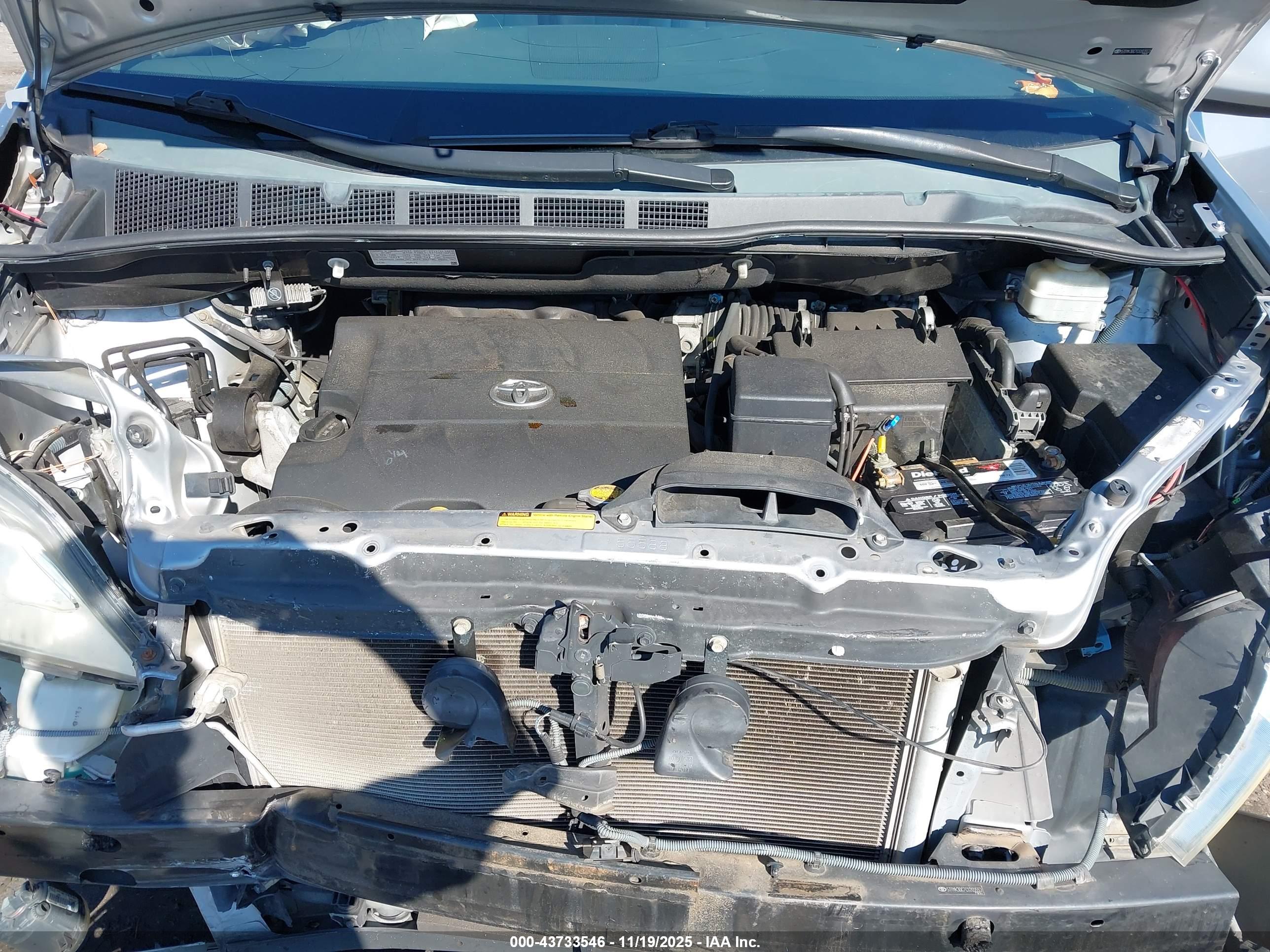 TOYOTA SIENNA image 10
