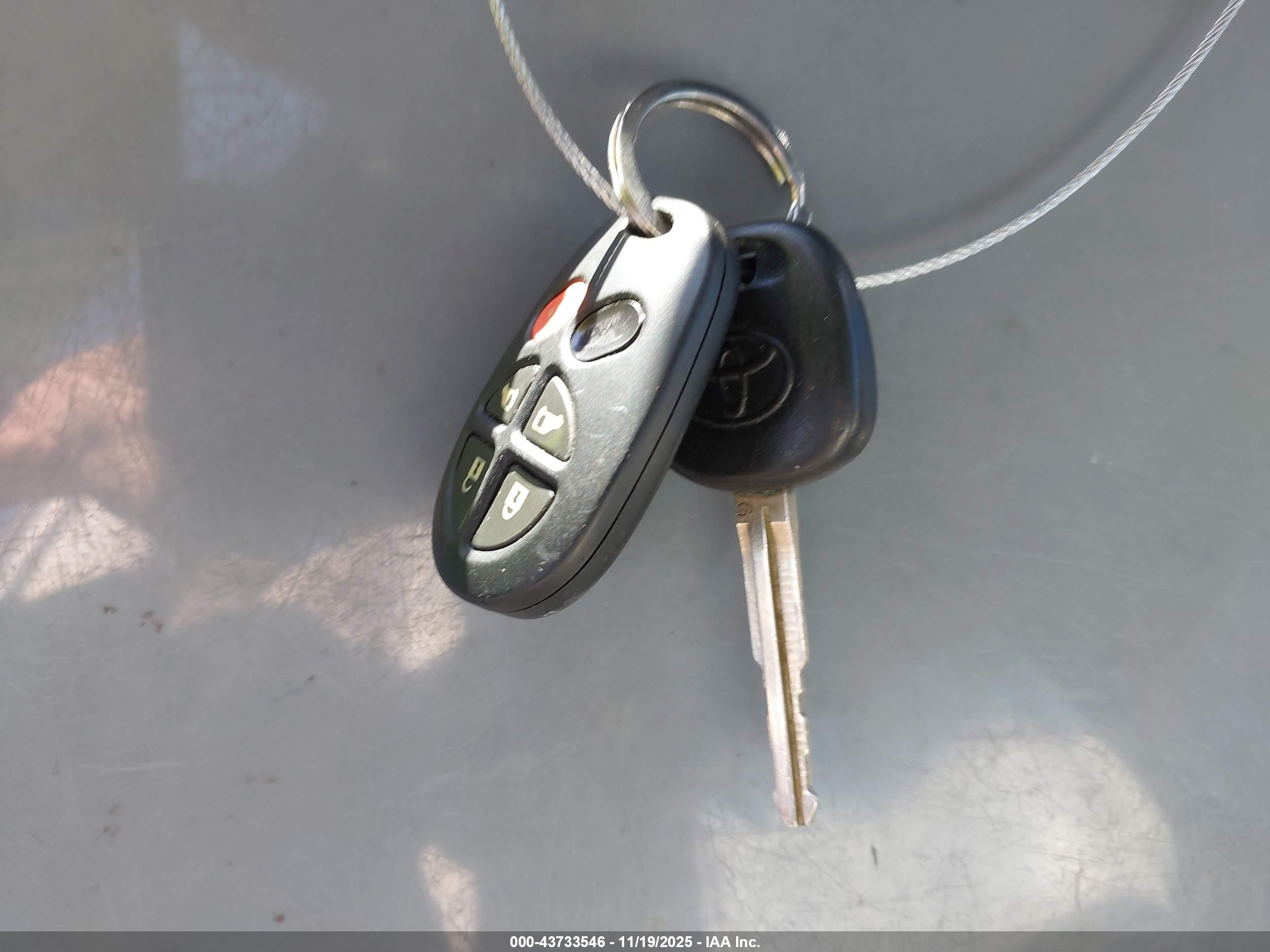 TOYOTA SIENNA image 11