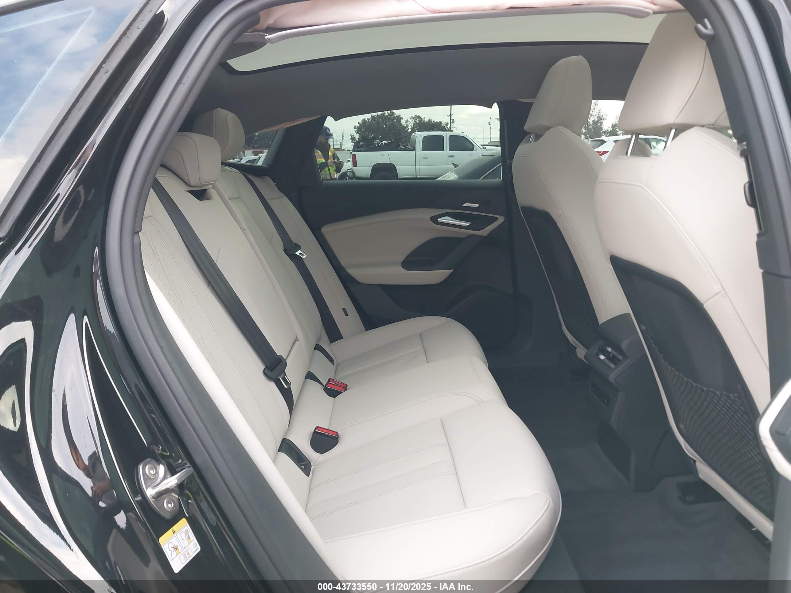AUDI A6 image 8