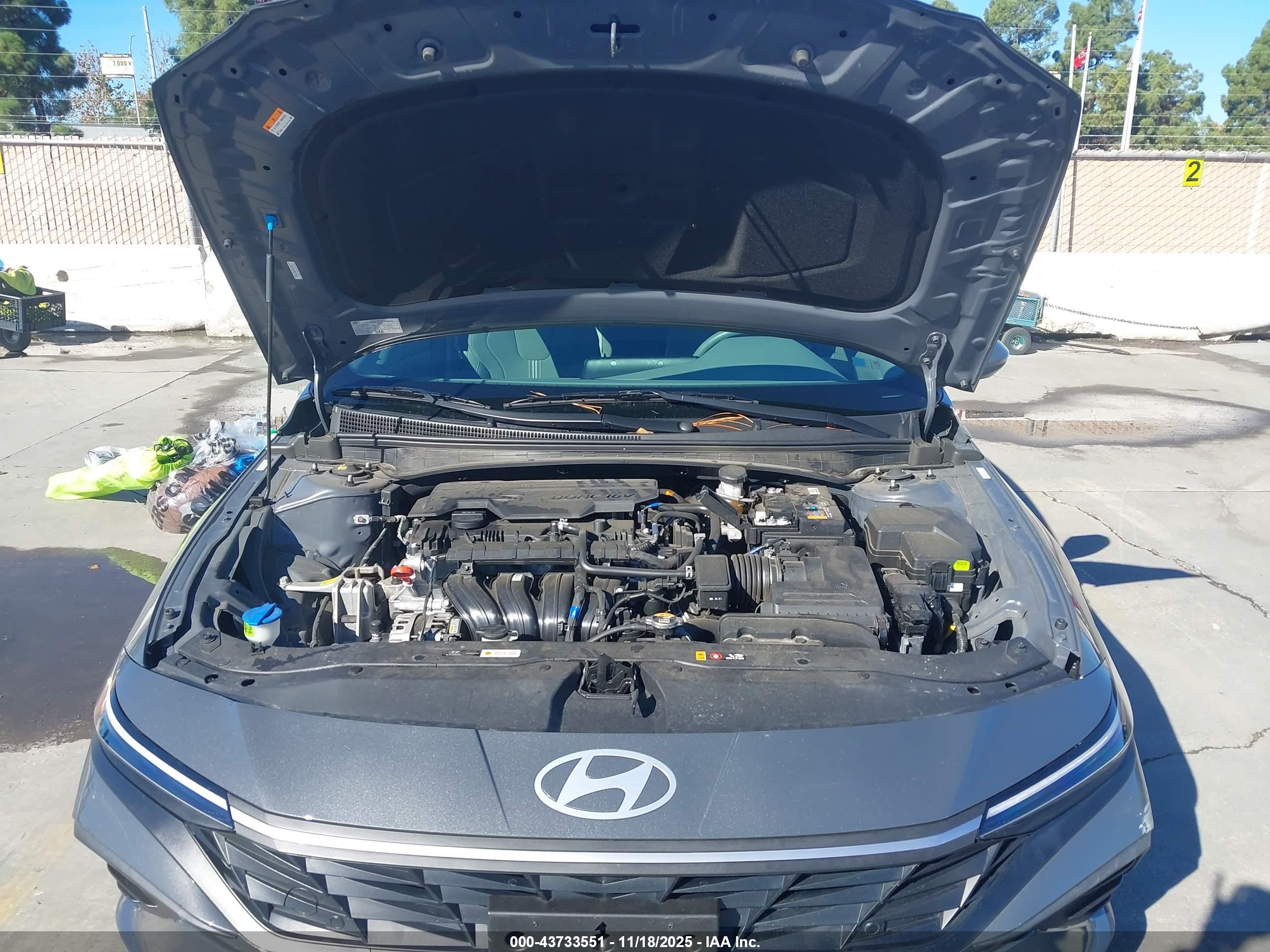 HYUNDAI ELANTRA image 10