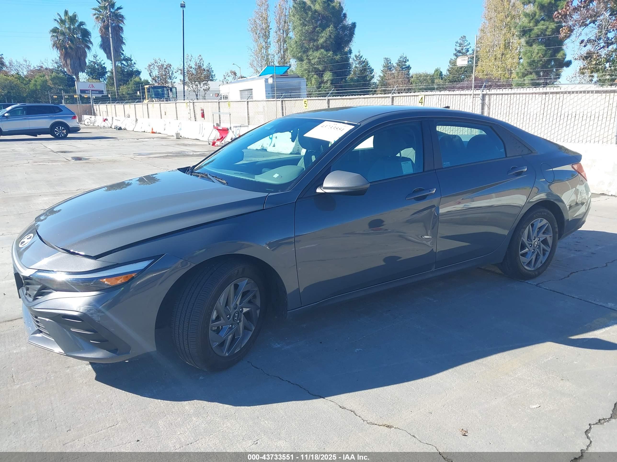 HYUNDAI ELANTRA image 2