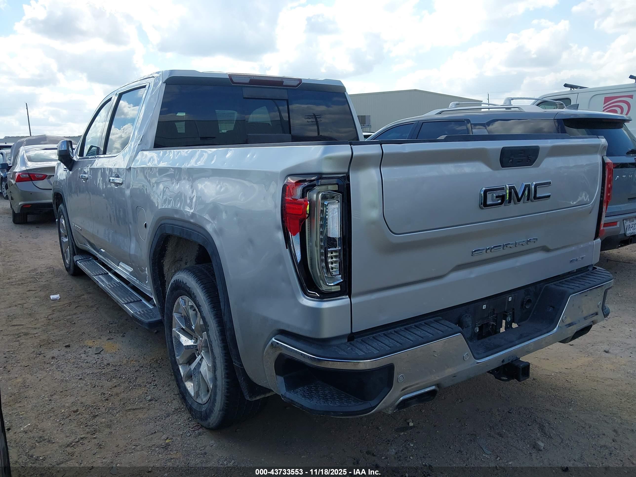 GMC SIERRA image 3