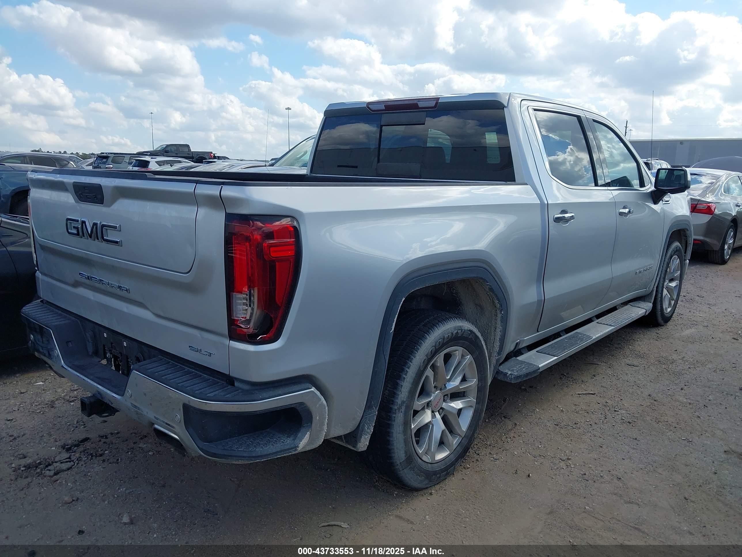 GMC SIERRA image 4