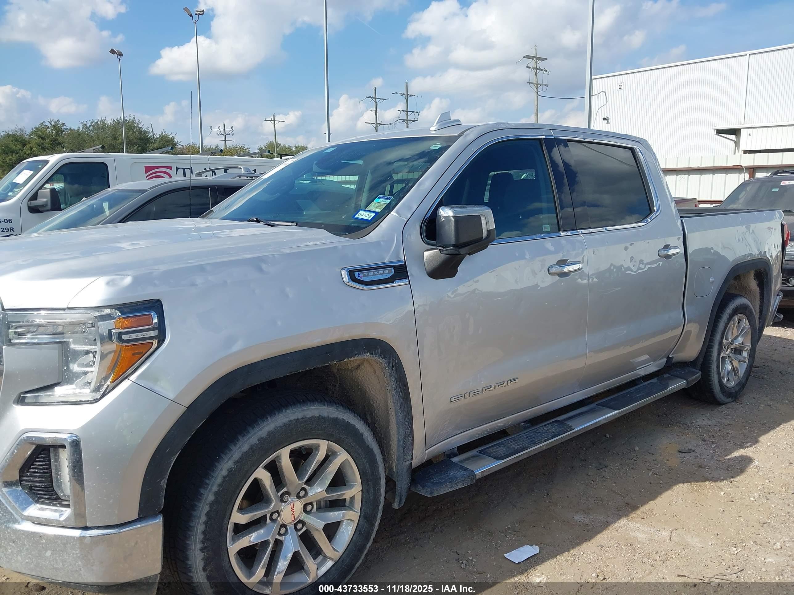 GMC SIERRA image 6