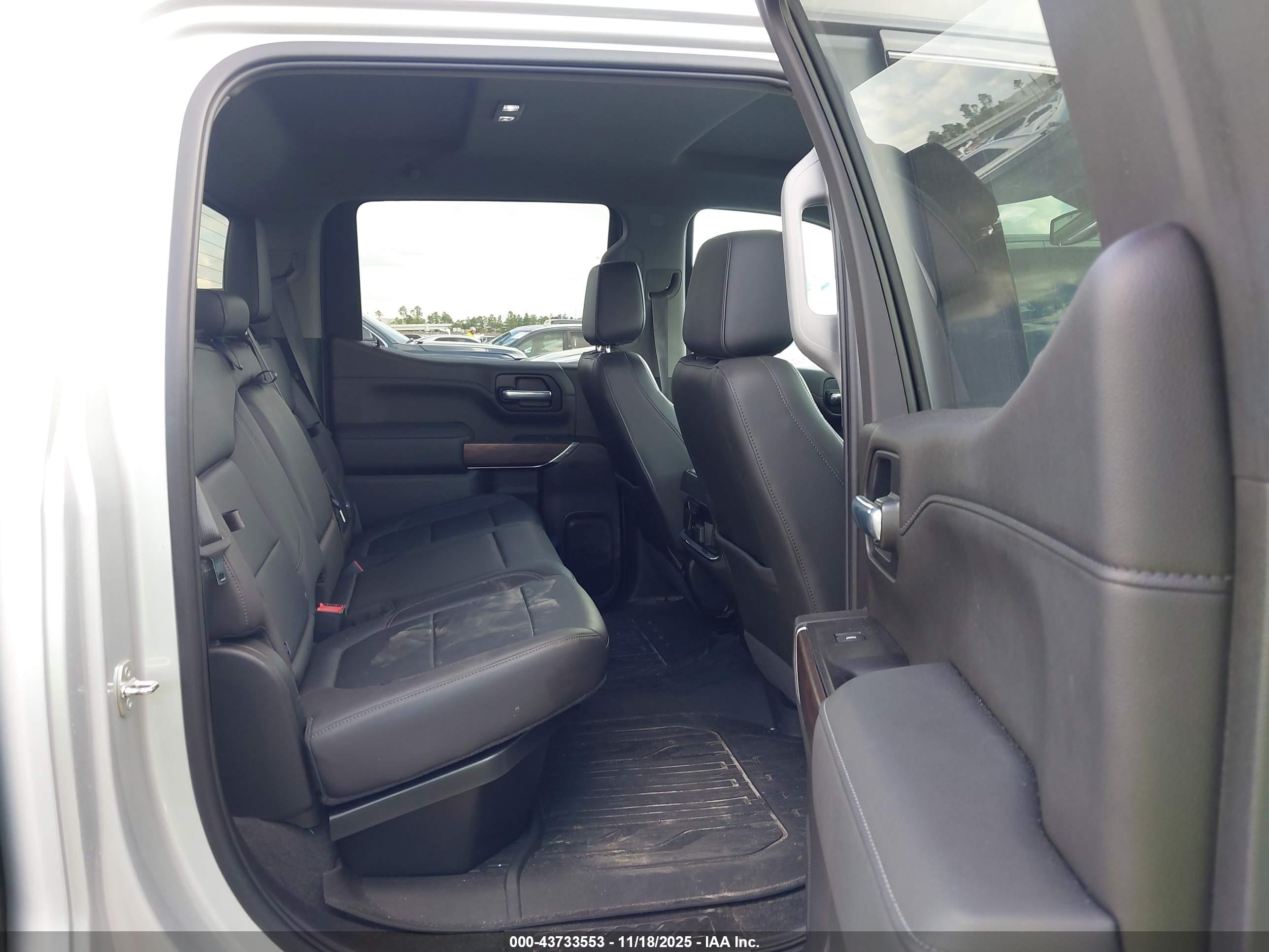 GMC SIERRA image 8