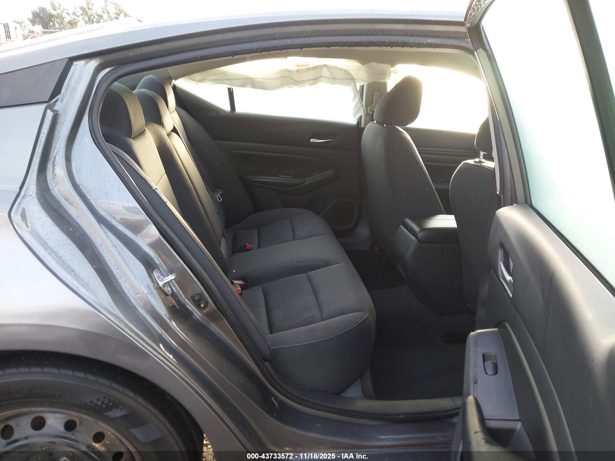 NISSAN ALTIMA image 8