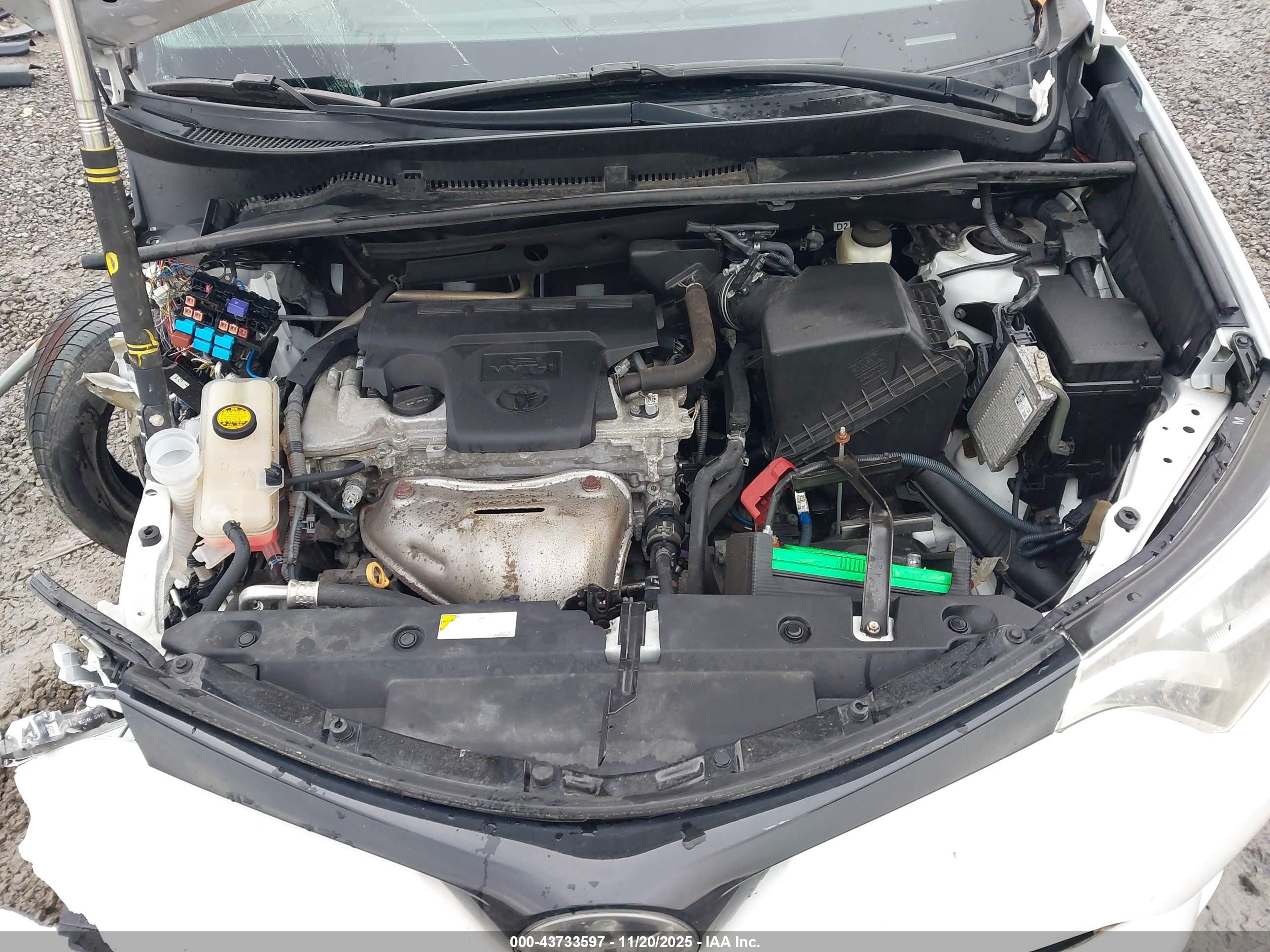 TOYOTA RAV4 image 10