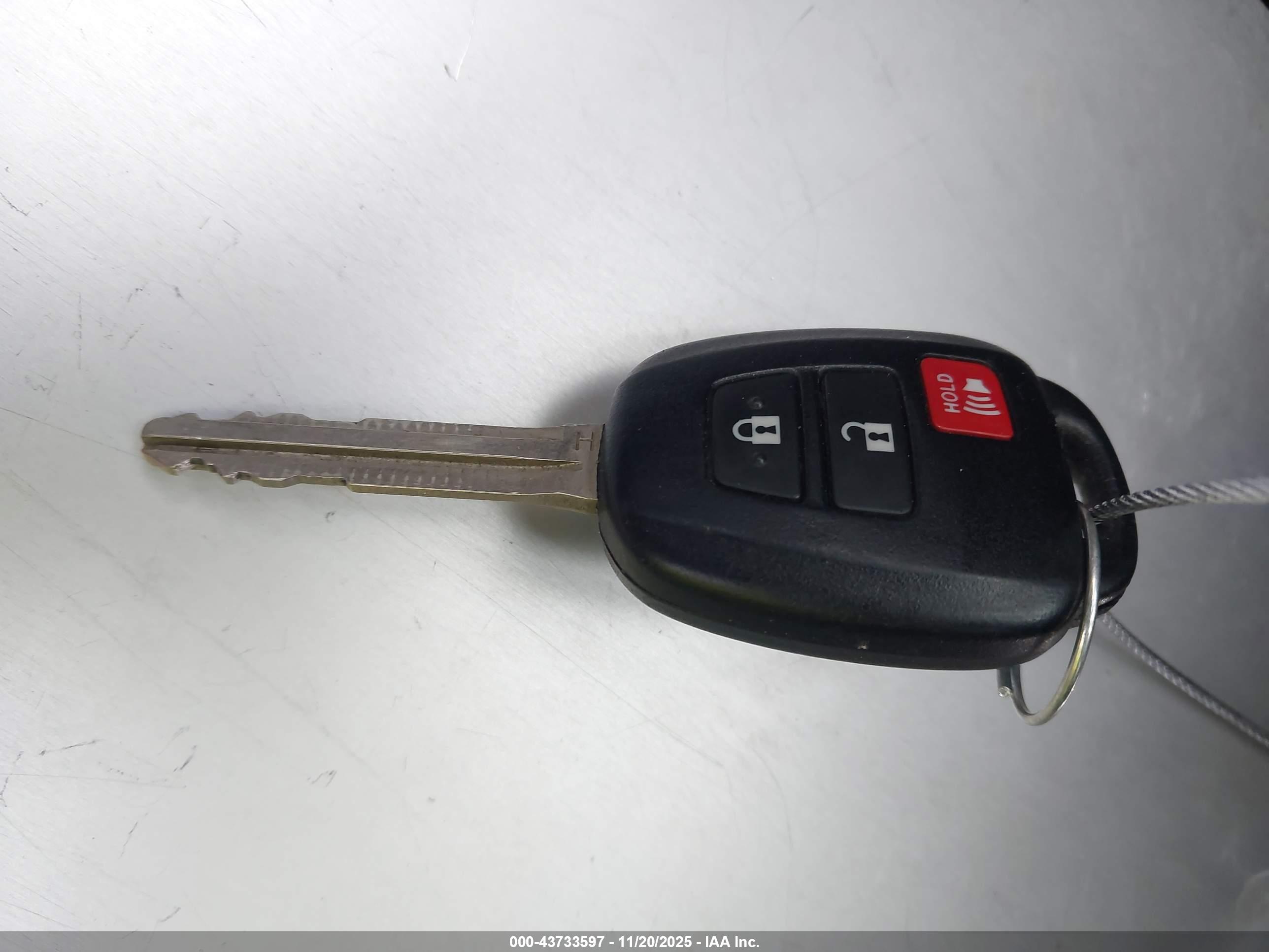 TOYOTA RAV4 image 11