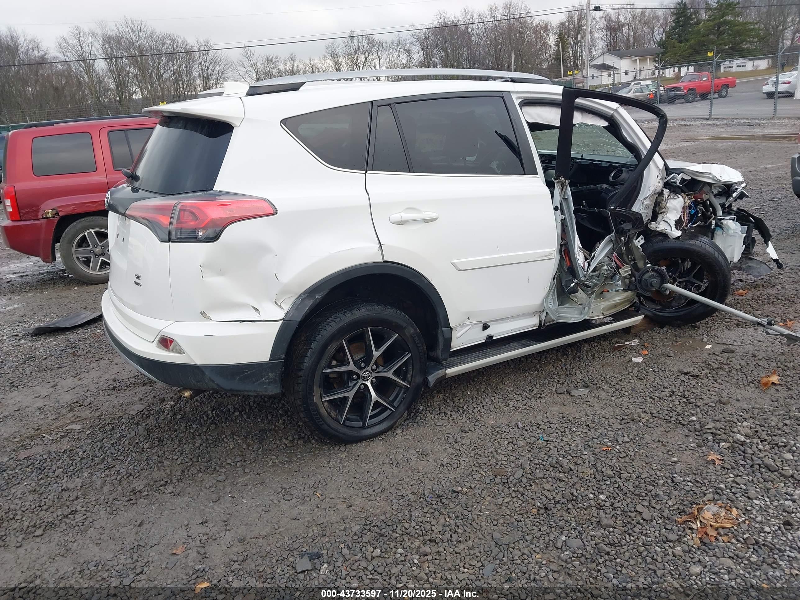 TOYOTA RAV4 image 4