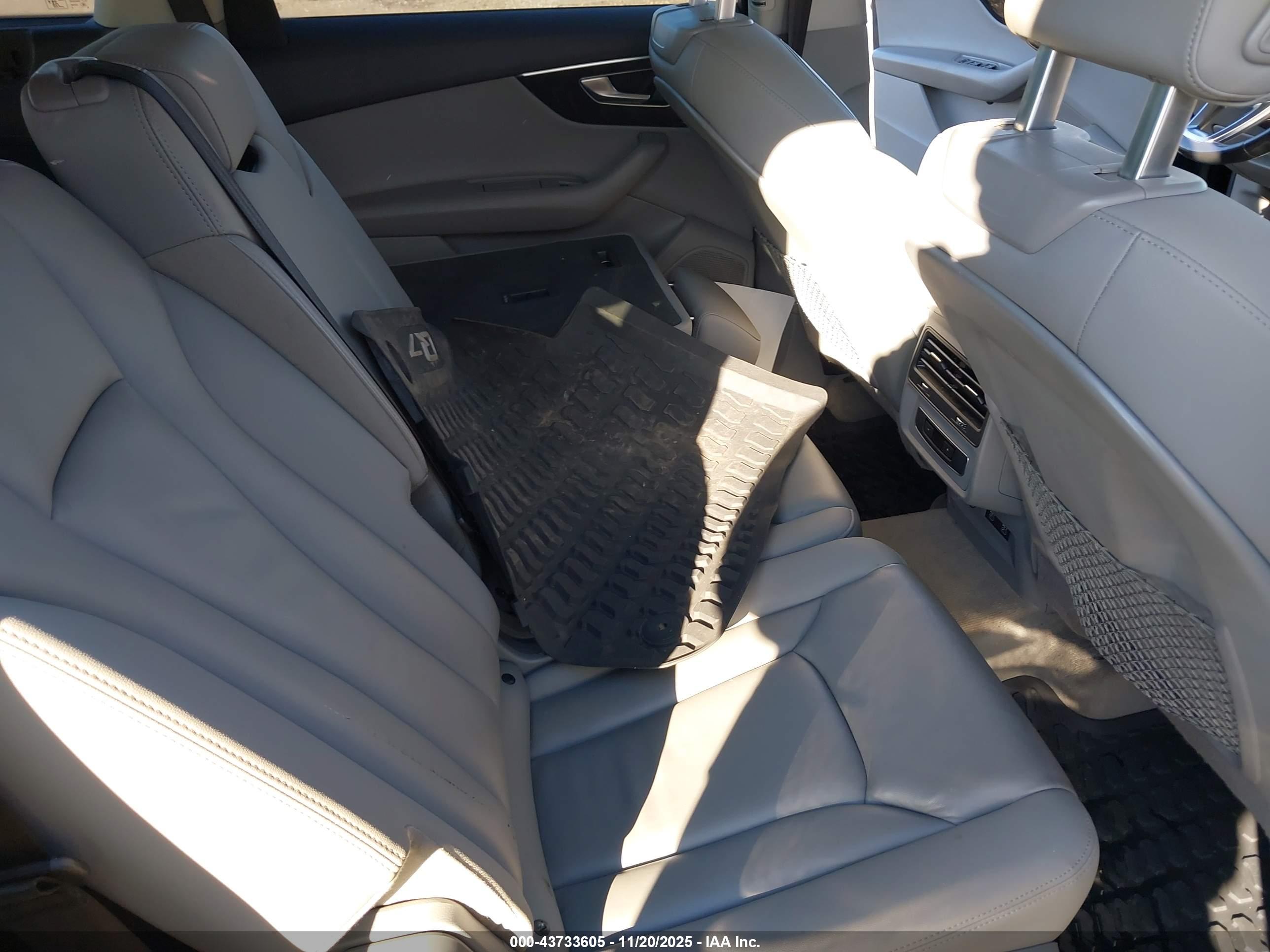 AUDI Q7 image 8
