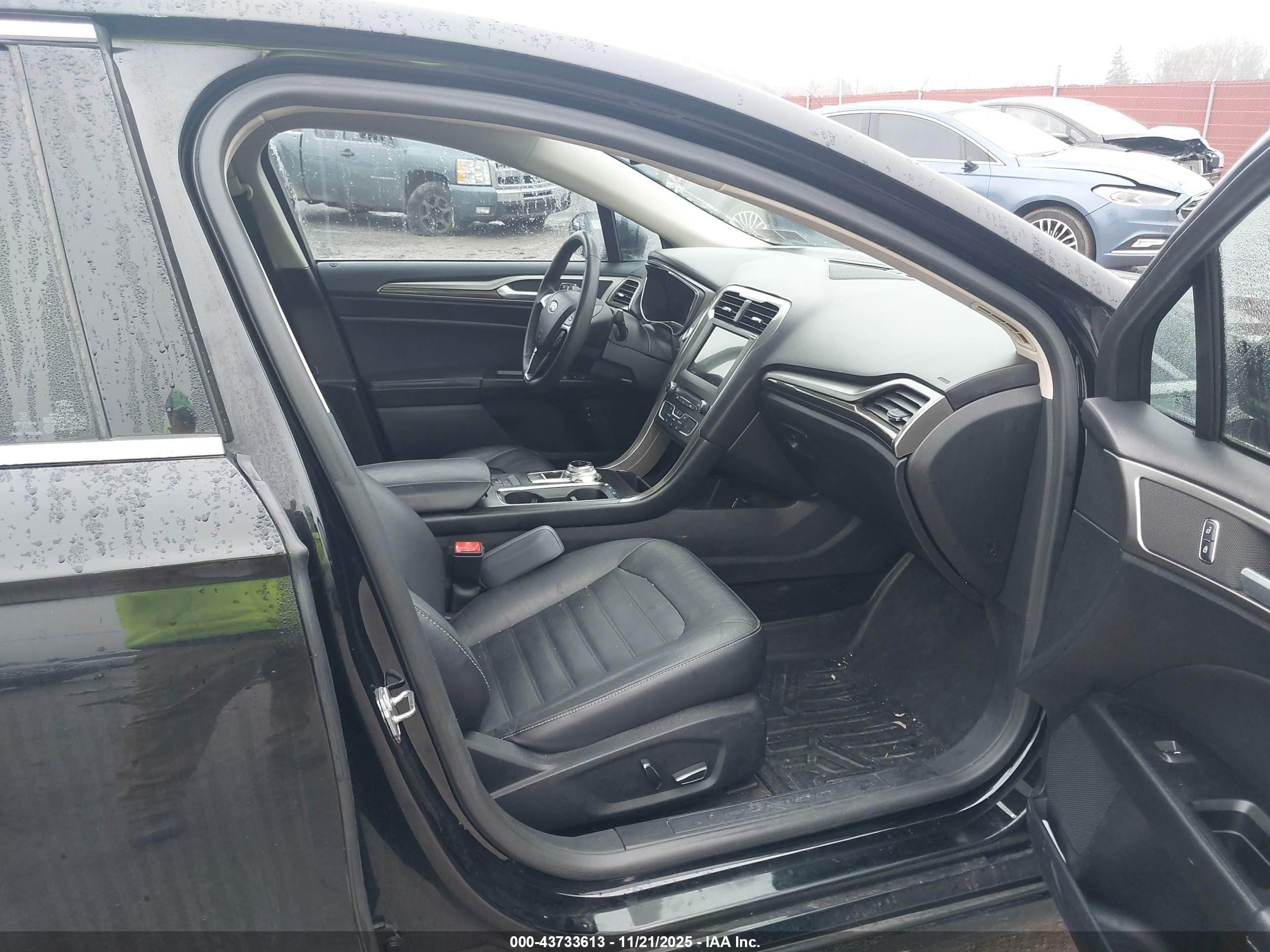 FORD FUSION image 5