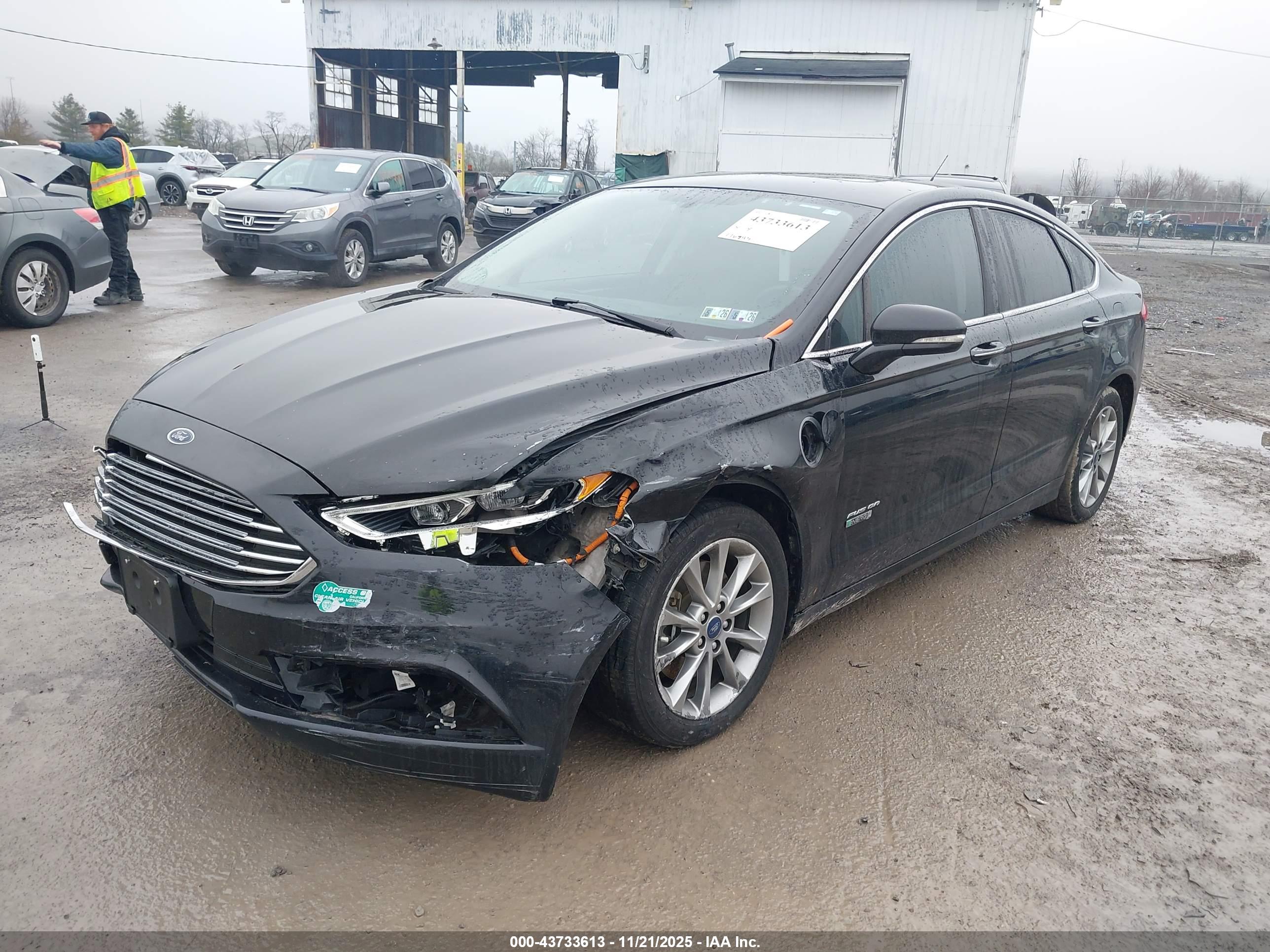 FORD FUSION image 6