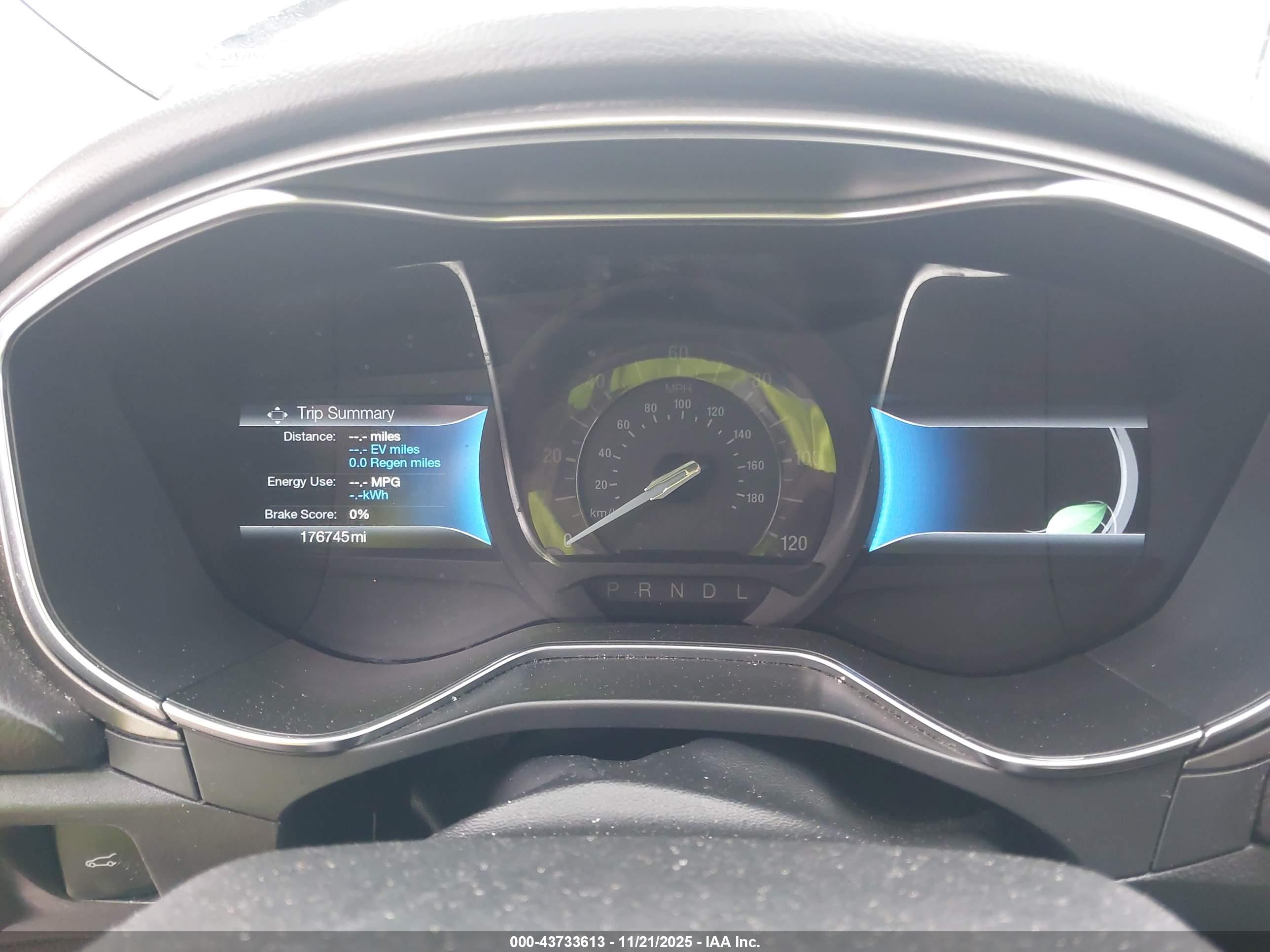 FORD FUSION image 7