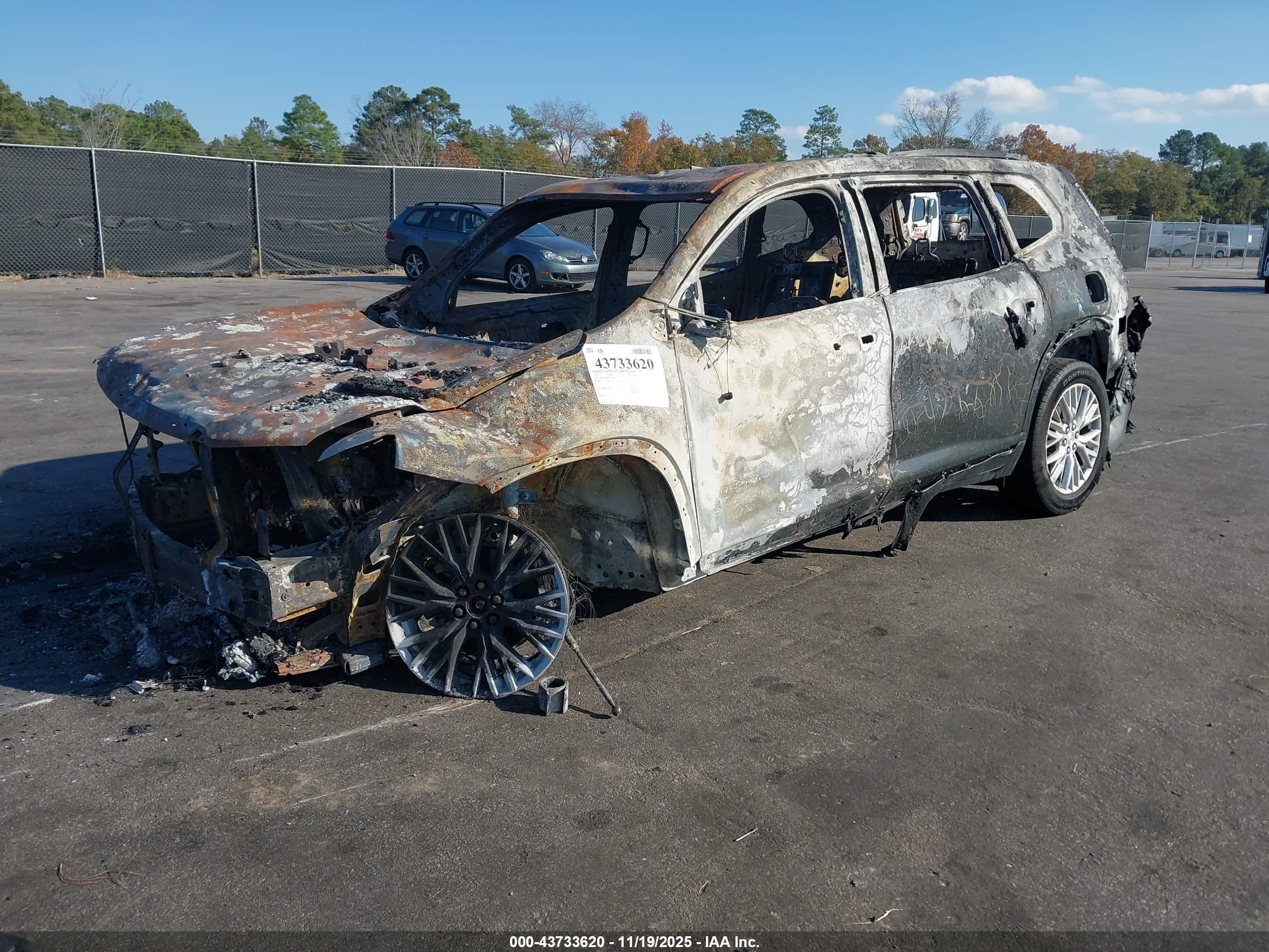 GMC ACADIA image 2