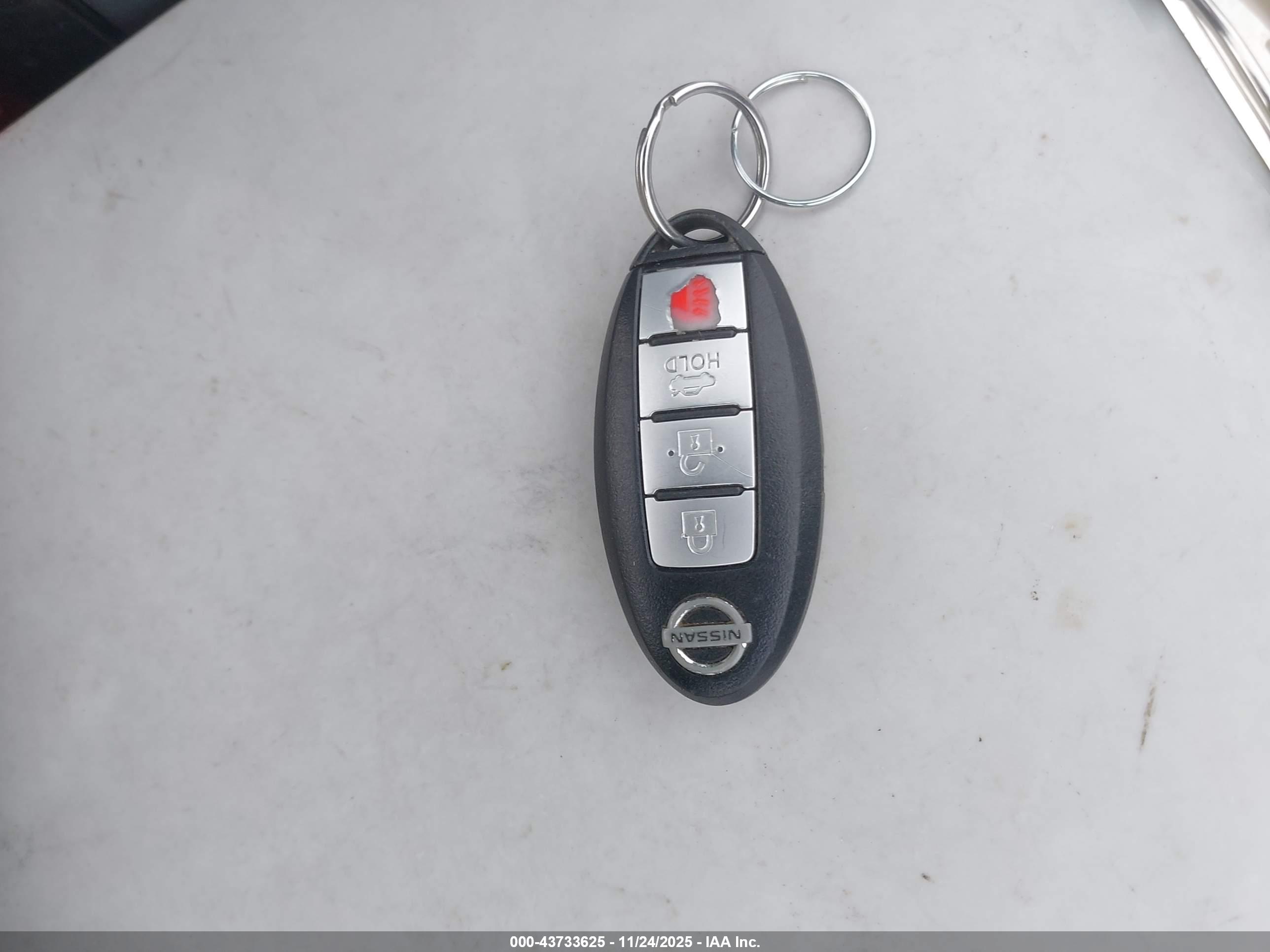 NISSAN MAXIMA image 11