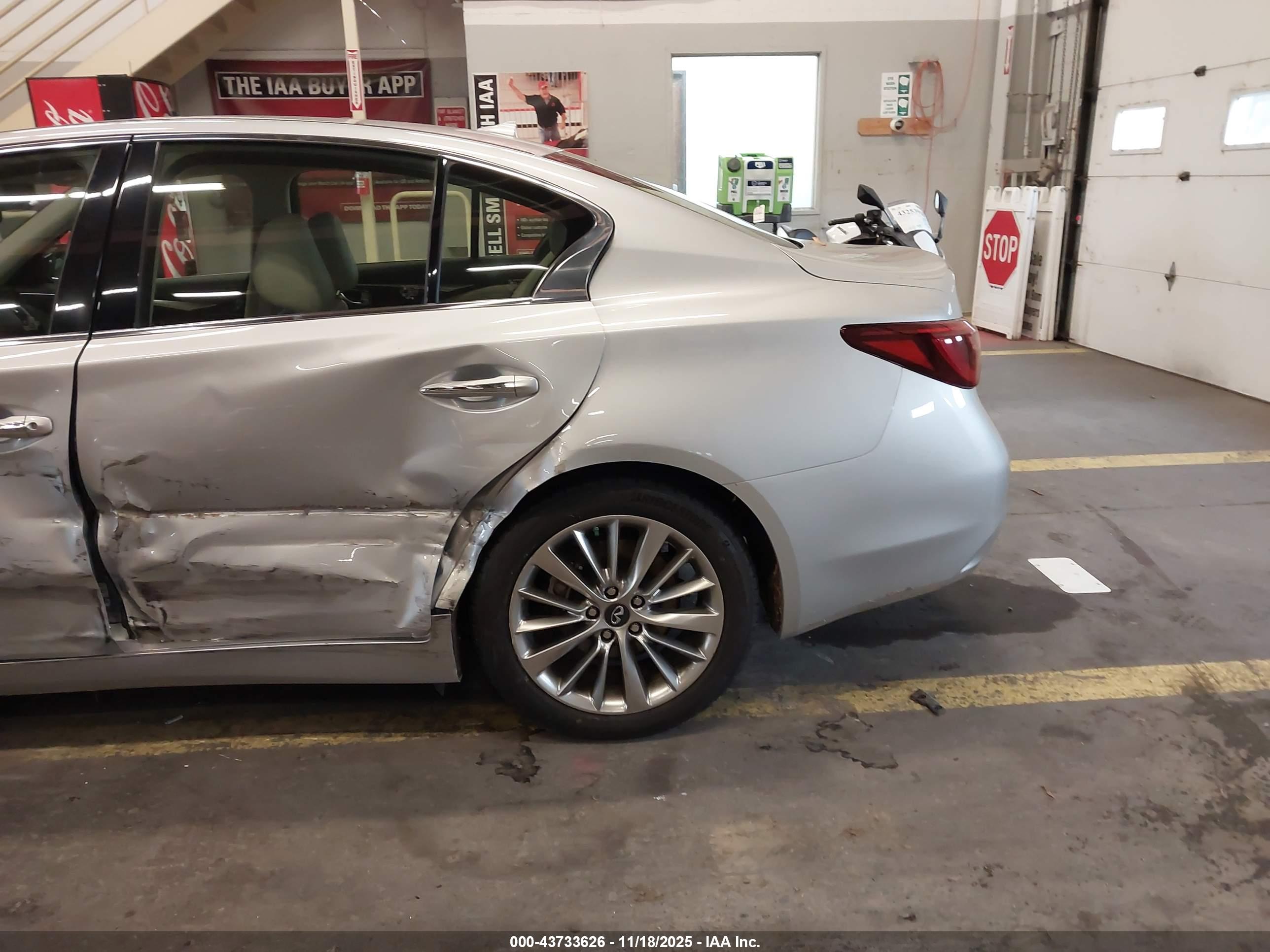 INFINITI Q50 image 6