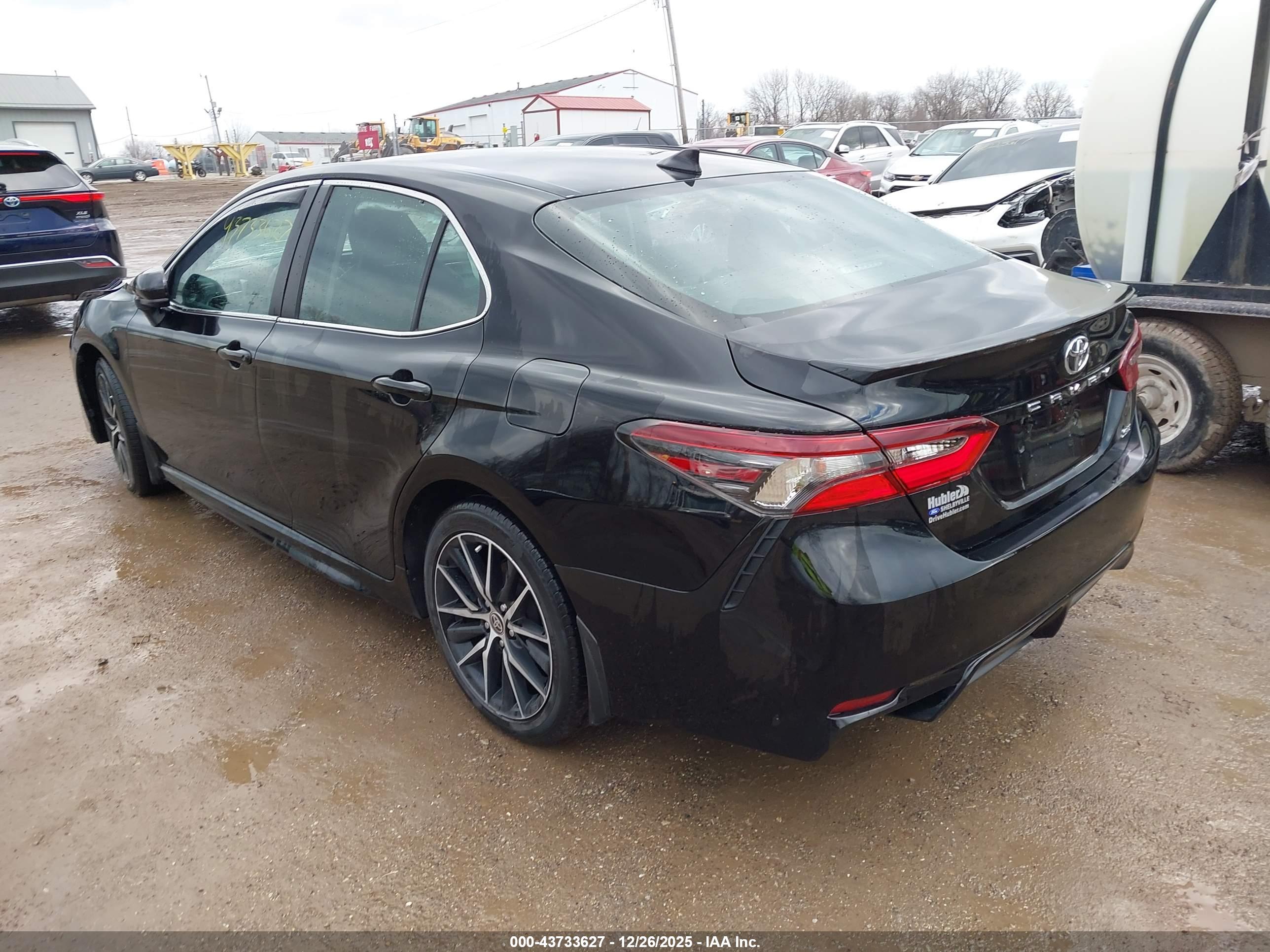 TOYOTA CAMRY image 3