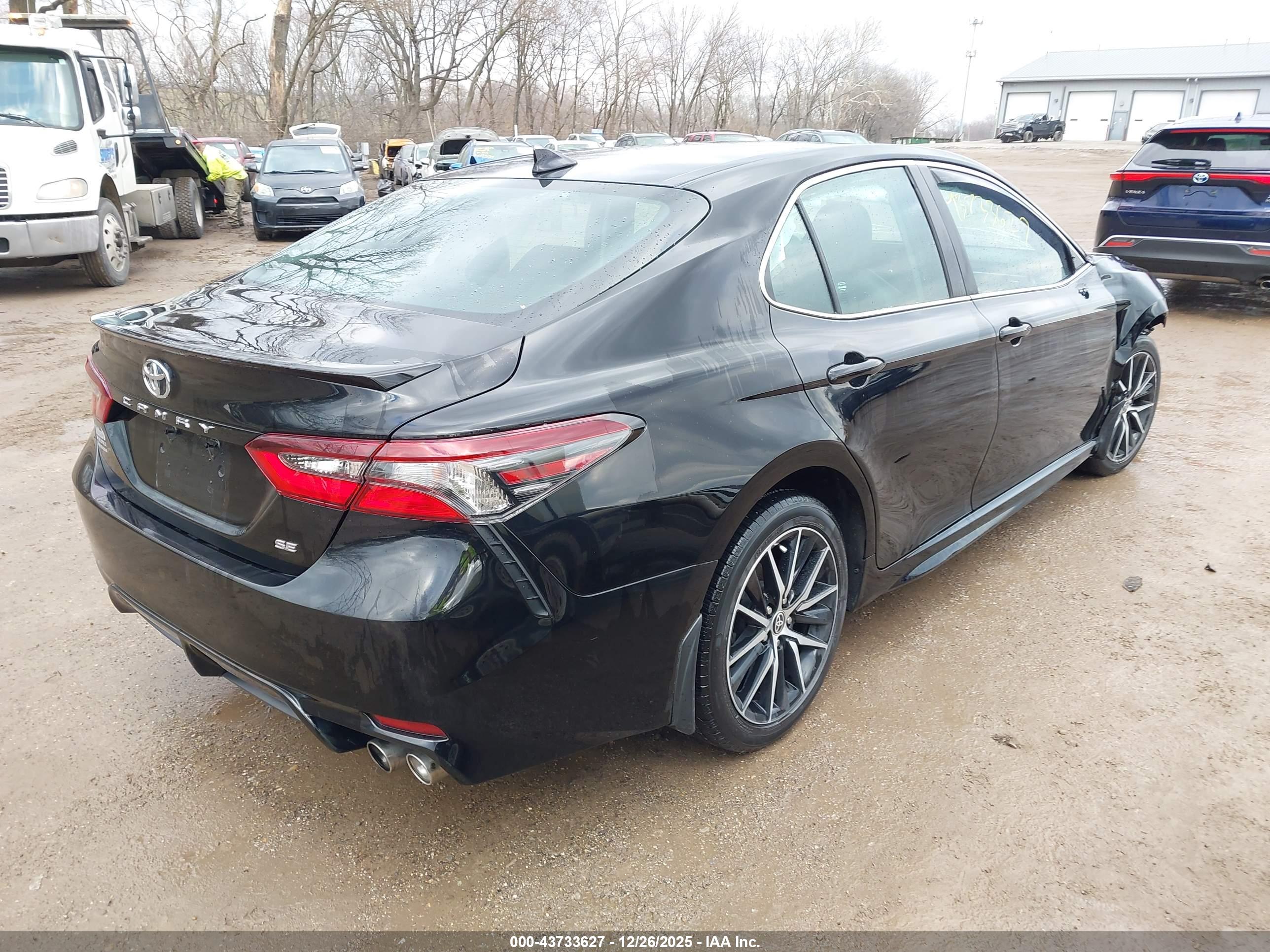 TOYOTA CAMRY image 4