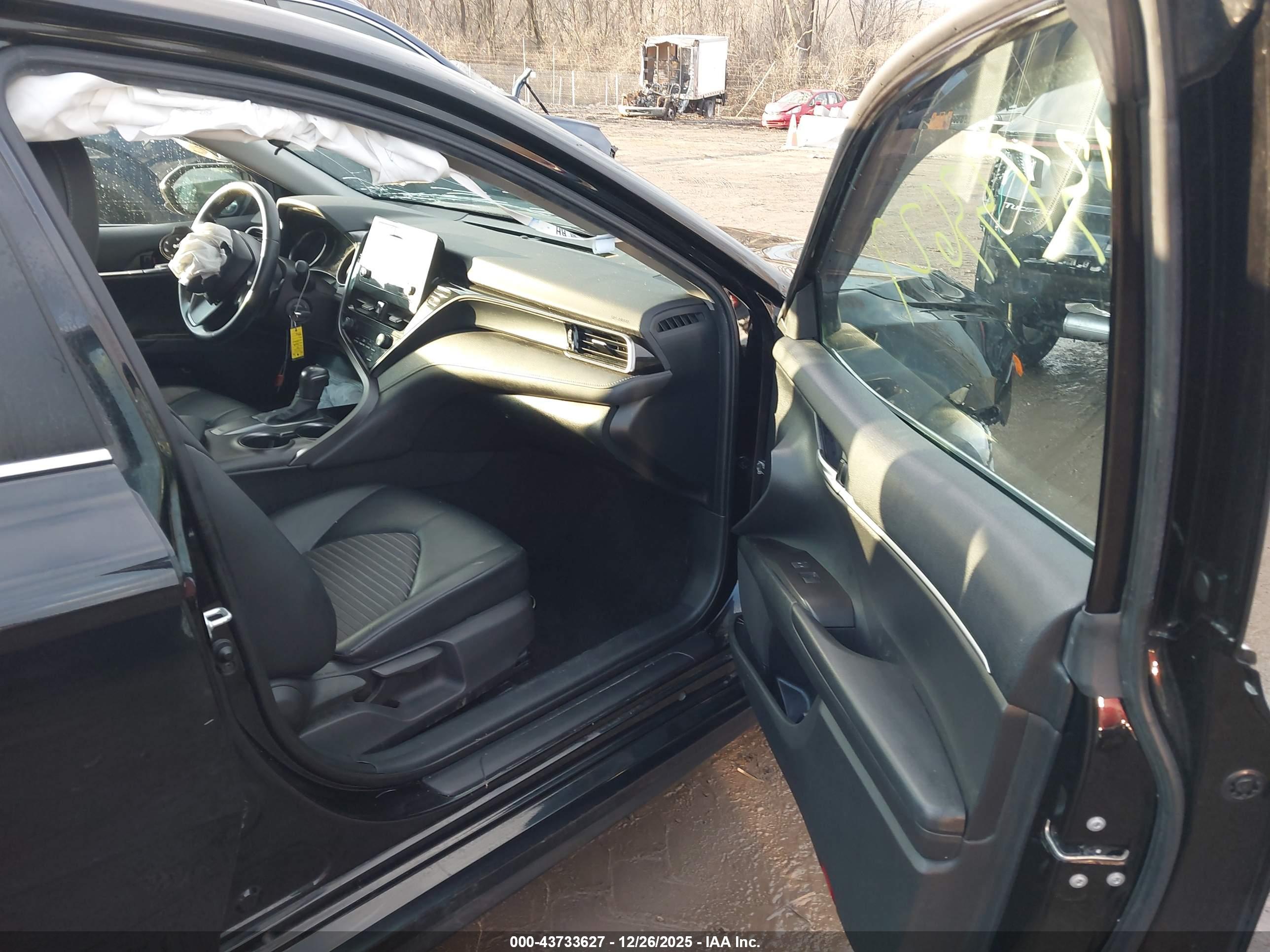 TOYOTA CAMRY image 5