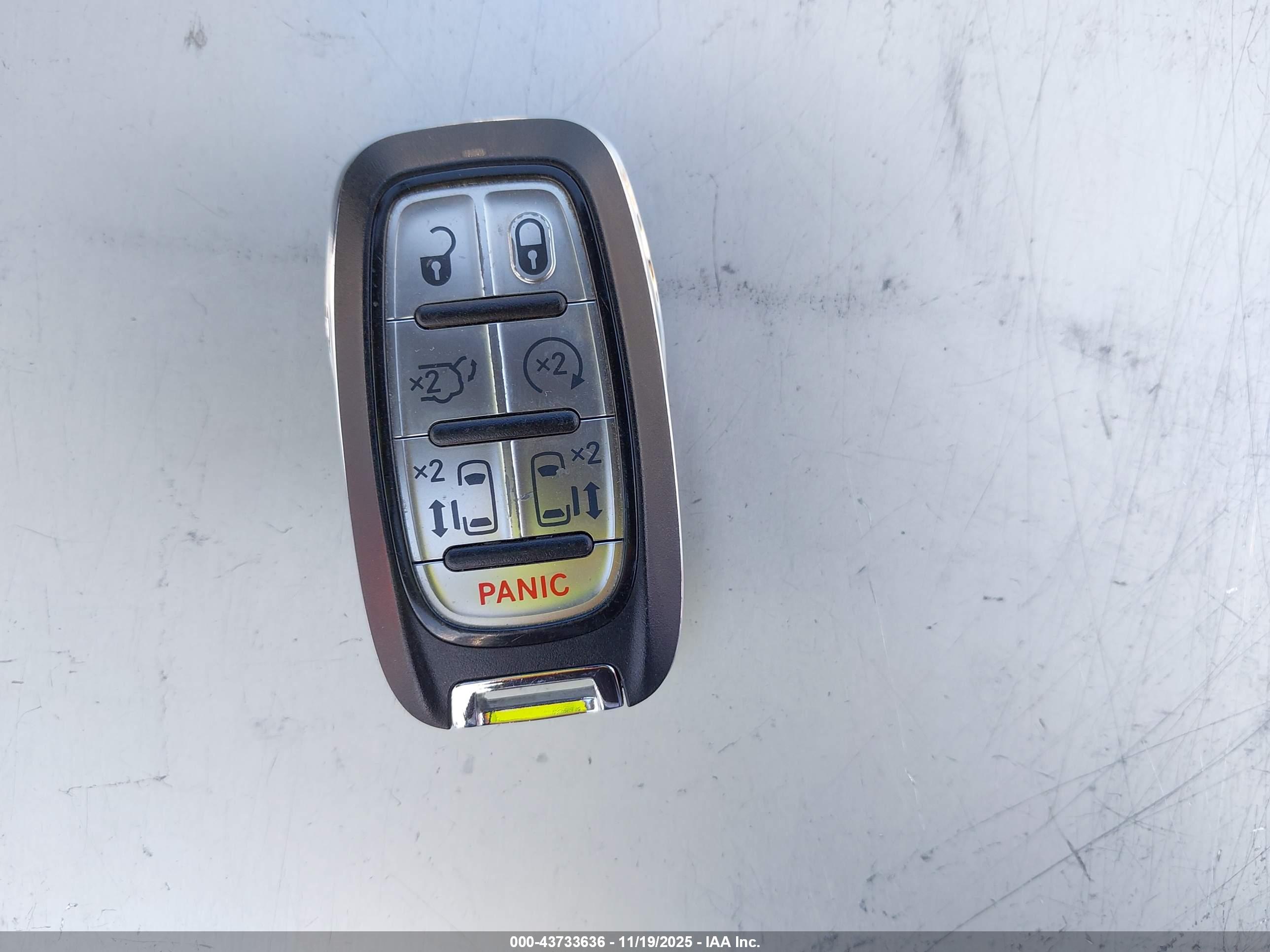 CHRYSLER PACIFICA image 11