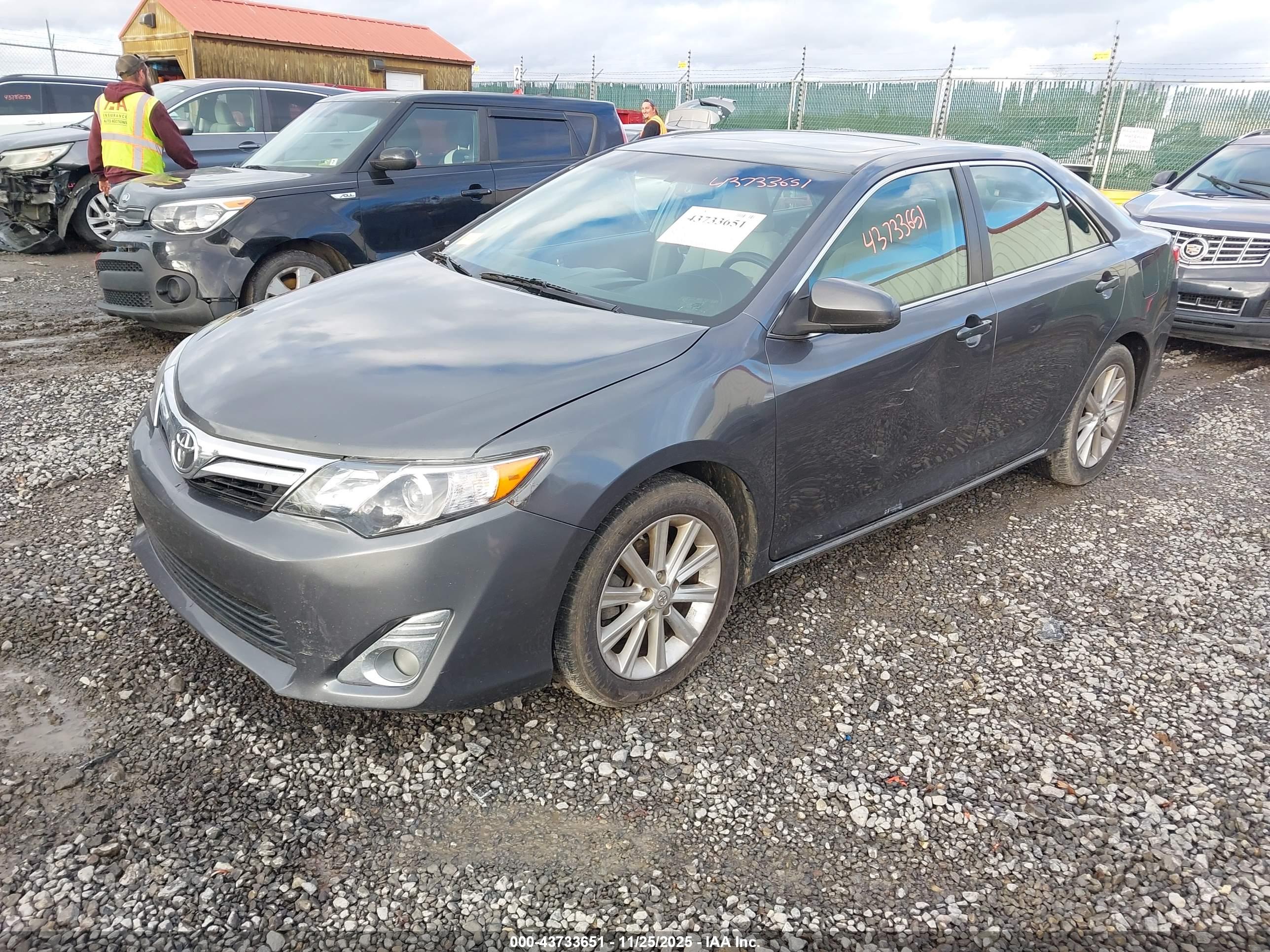 TOYOTA CAMRY image 2