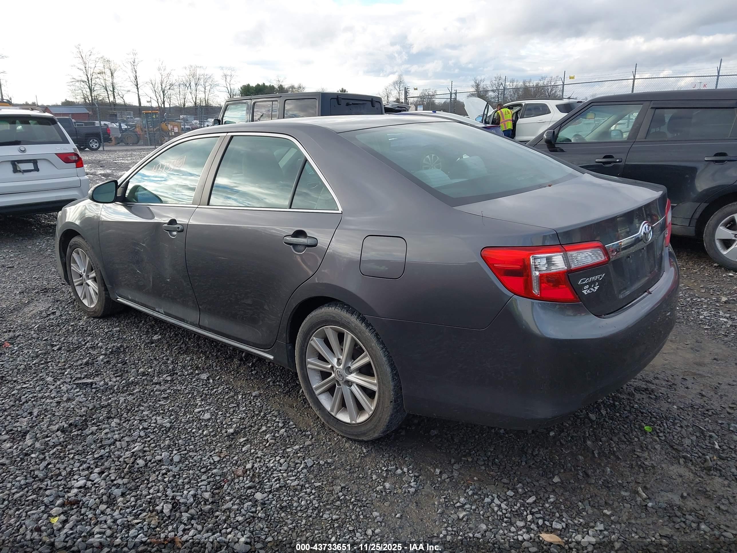 TOYOTA CAMRY image 3