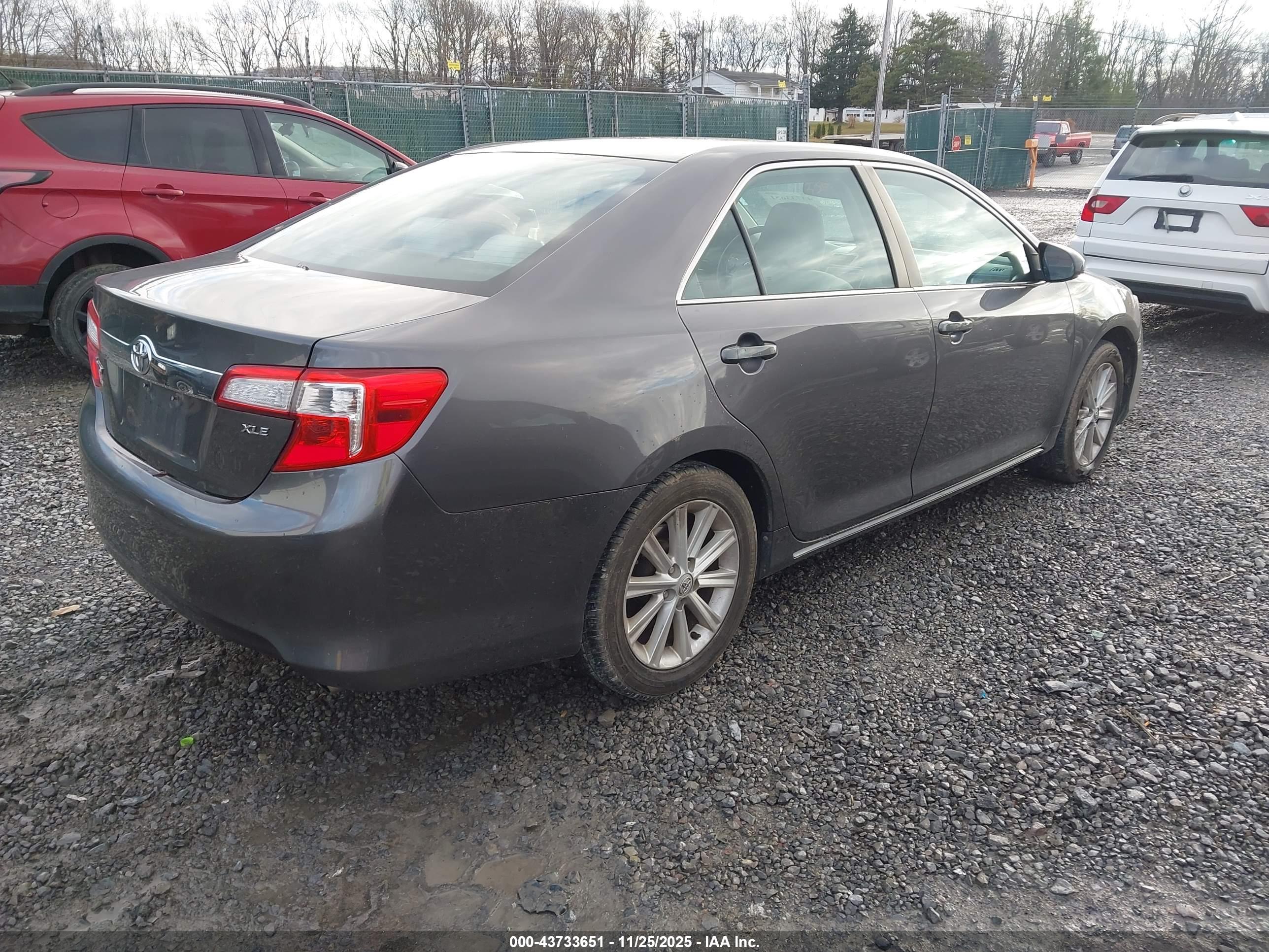 TOYOTA CAMRY image 4