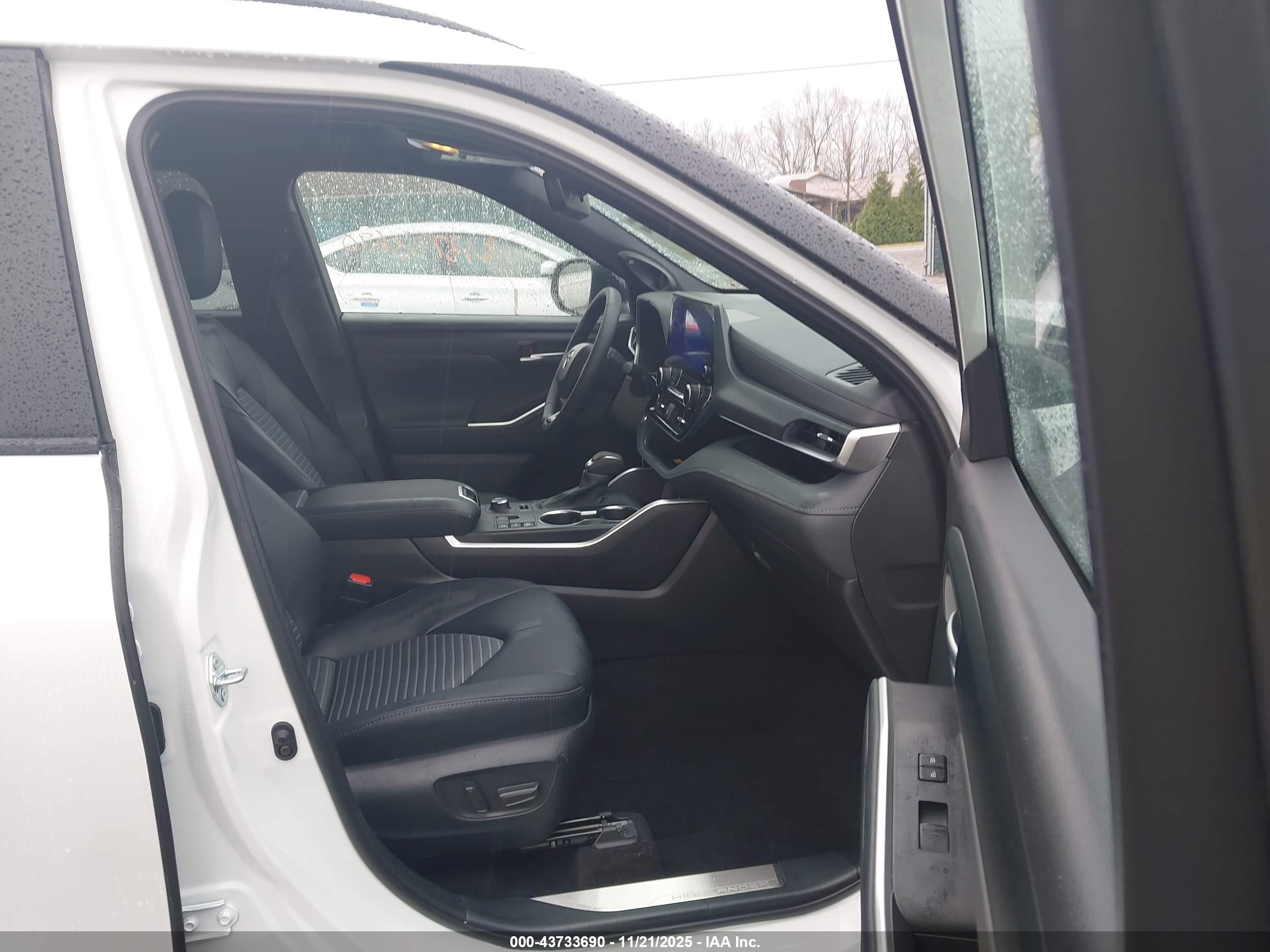 TOYOTA HIGHLANDER image 5