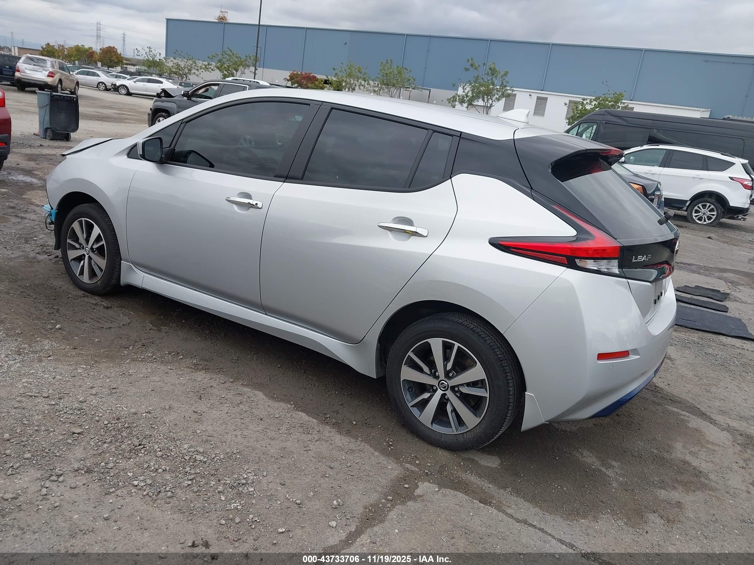 NISSAN LEAF image 3