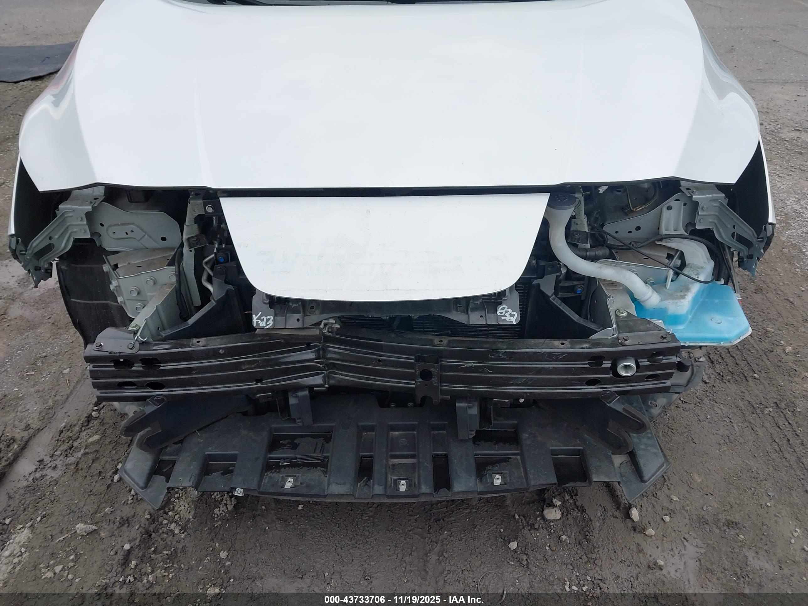 NISSAN LEAF image 6