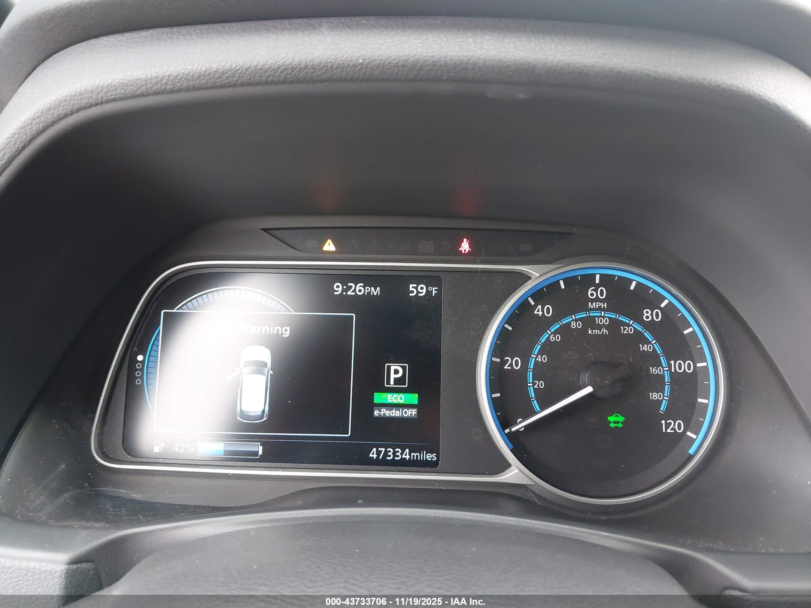 NISSAN LEAF image 7