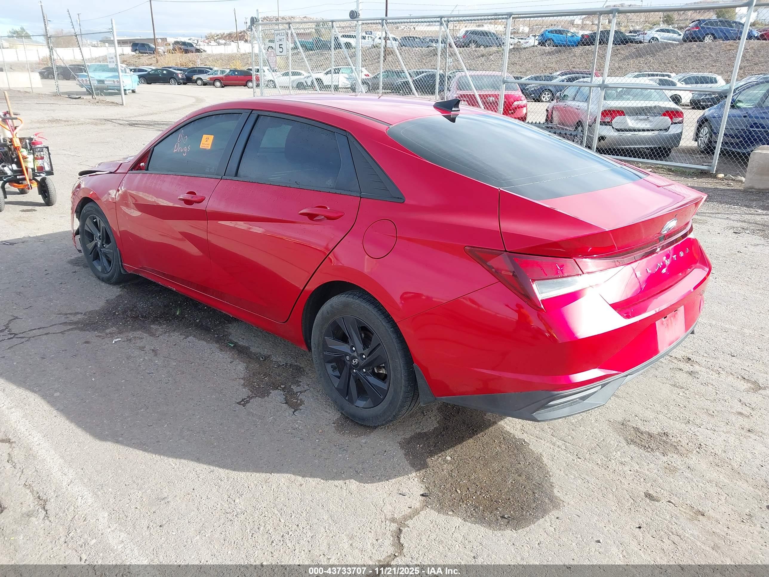 HYUNDAI ELANTRA image 3