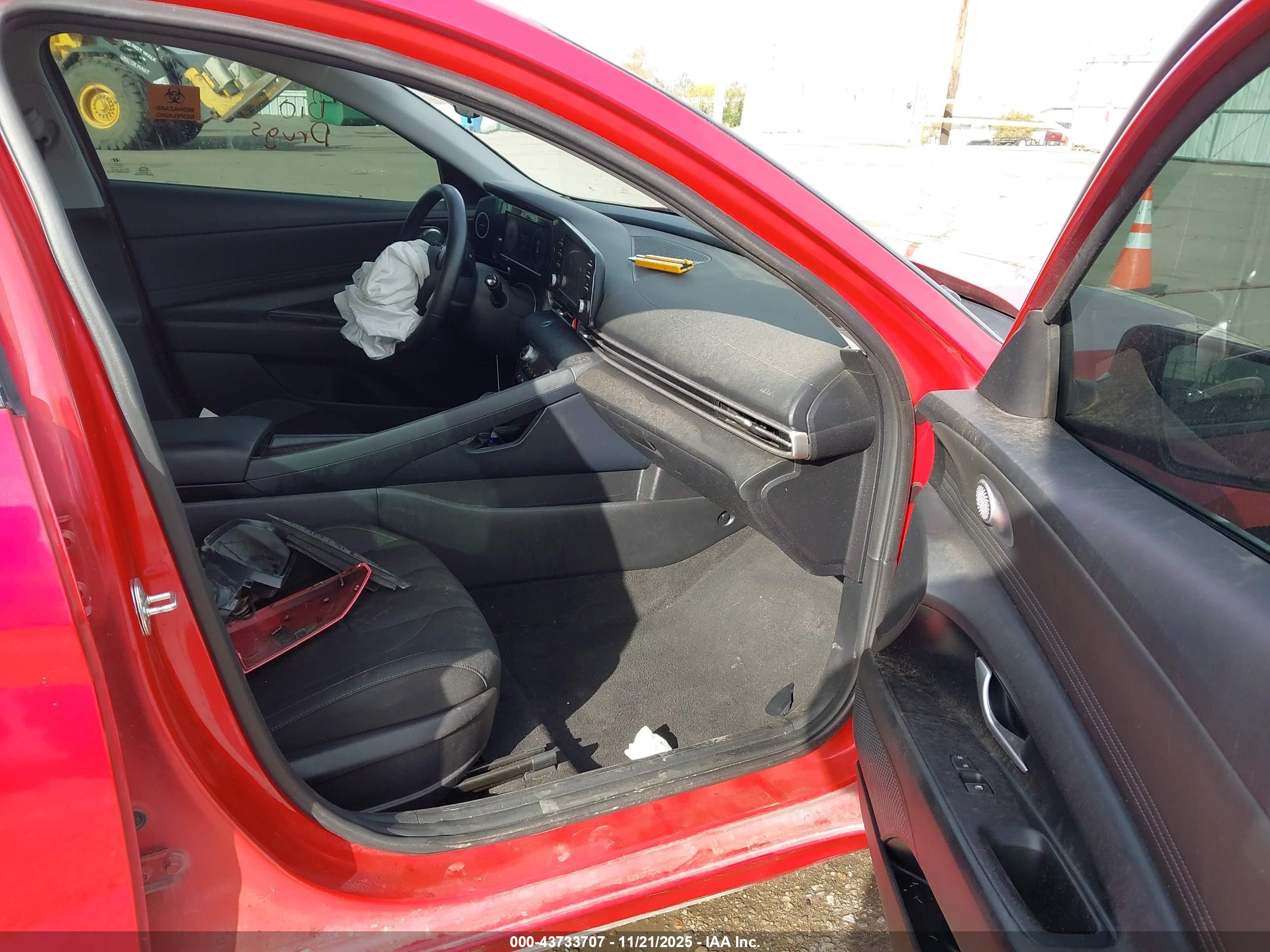 HYUNDAI ELANTRA image 5