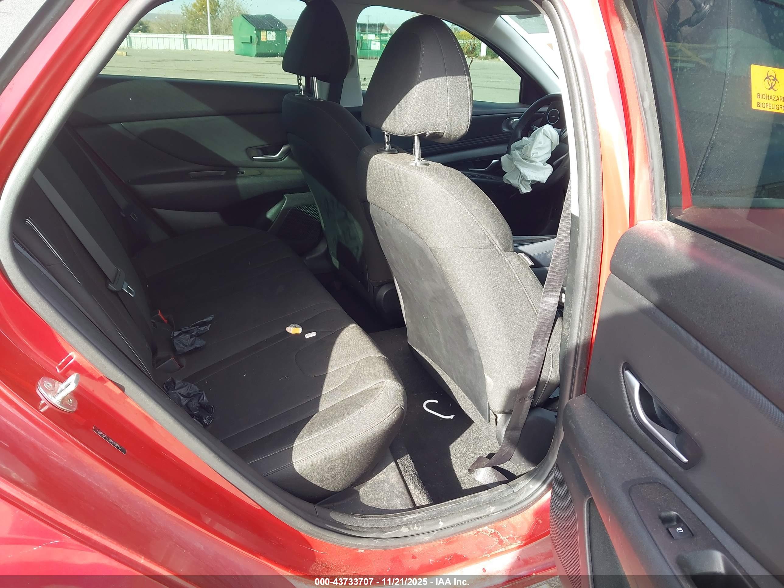 HYUNDAI ELANTRA image 8