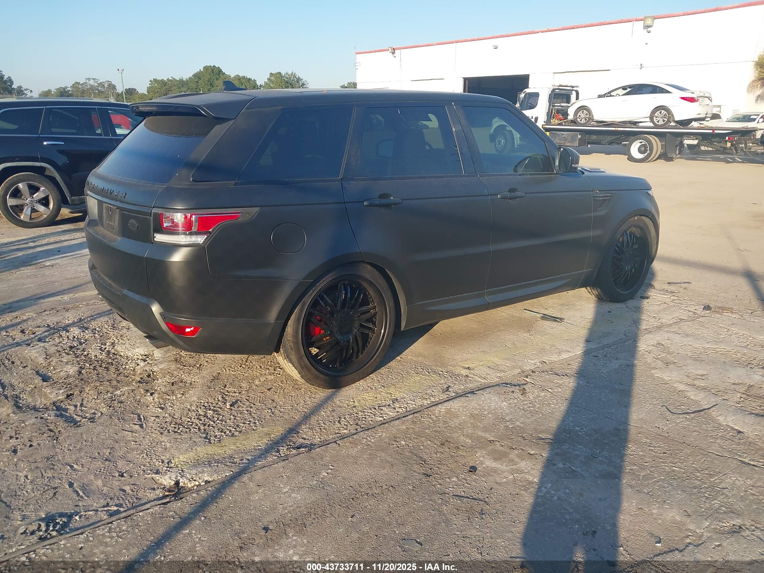 LAND ROVER image 4