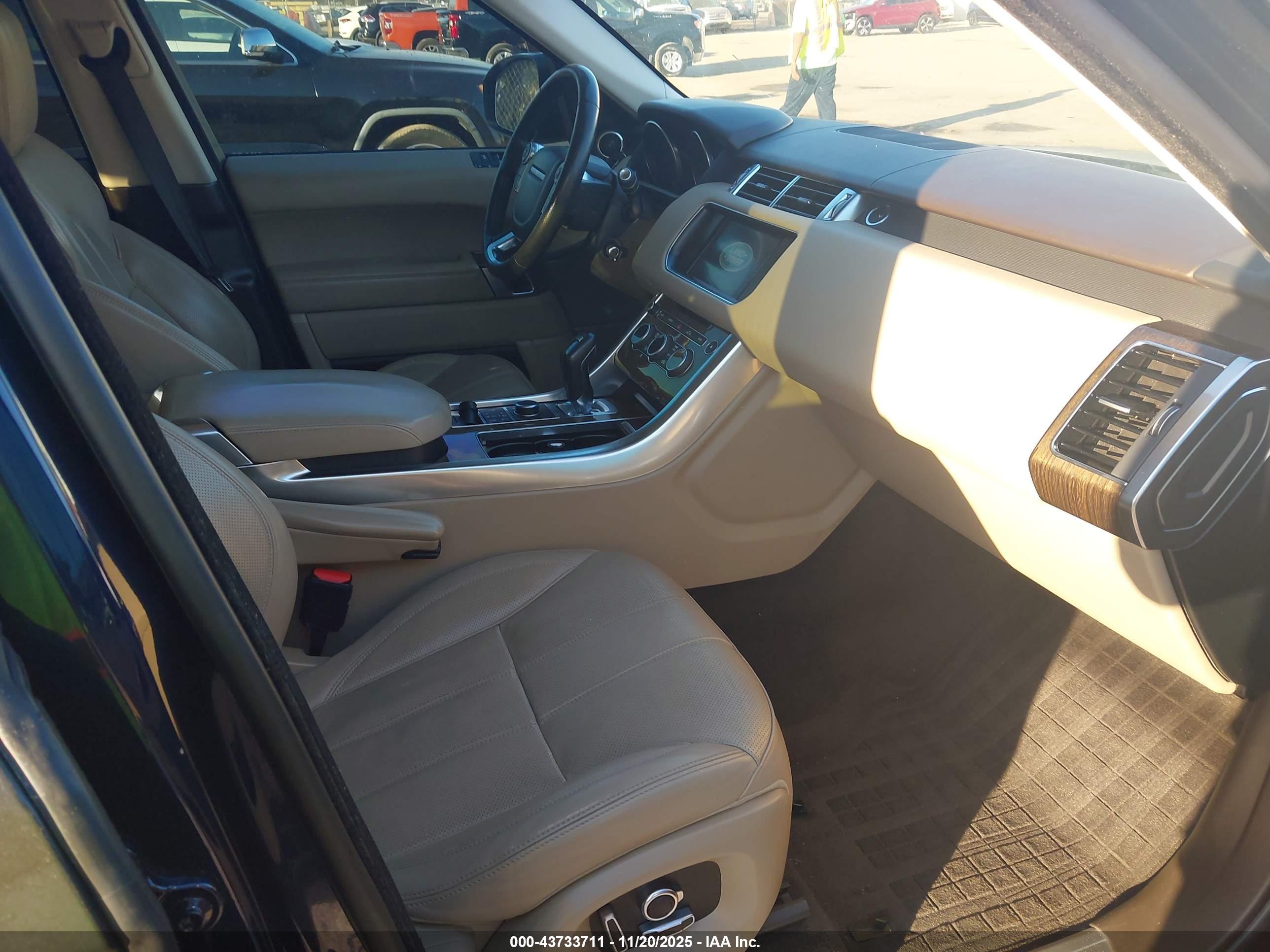 LAND ROVER image 5