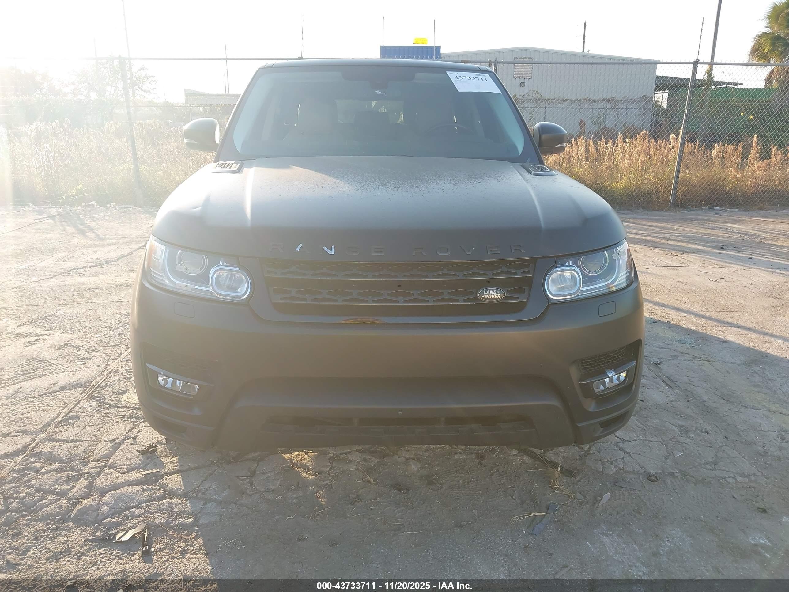 LAND ROVER image 6
