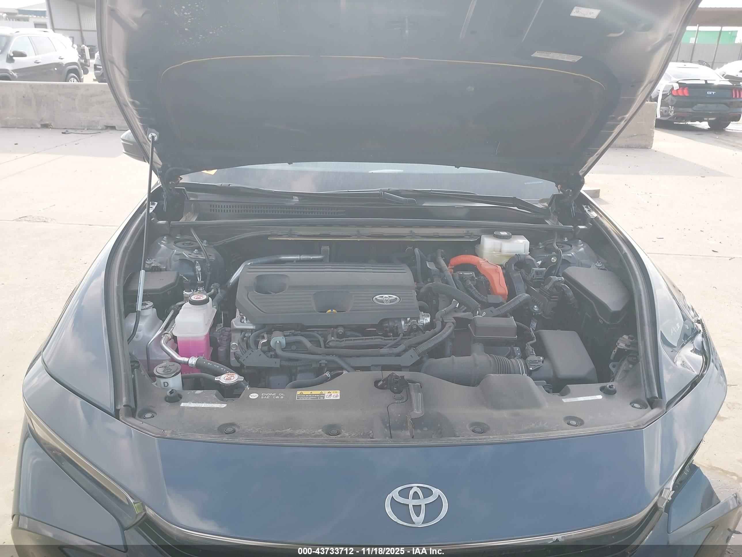 TOYOTA CROWN image 10