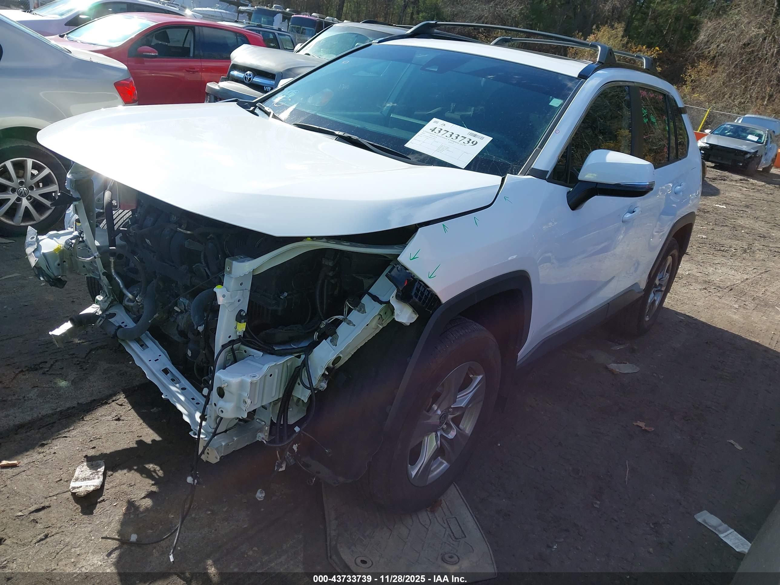 TOYOTA RAV4 image 2