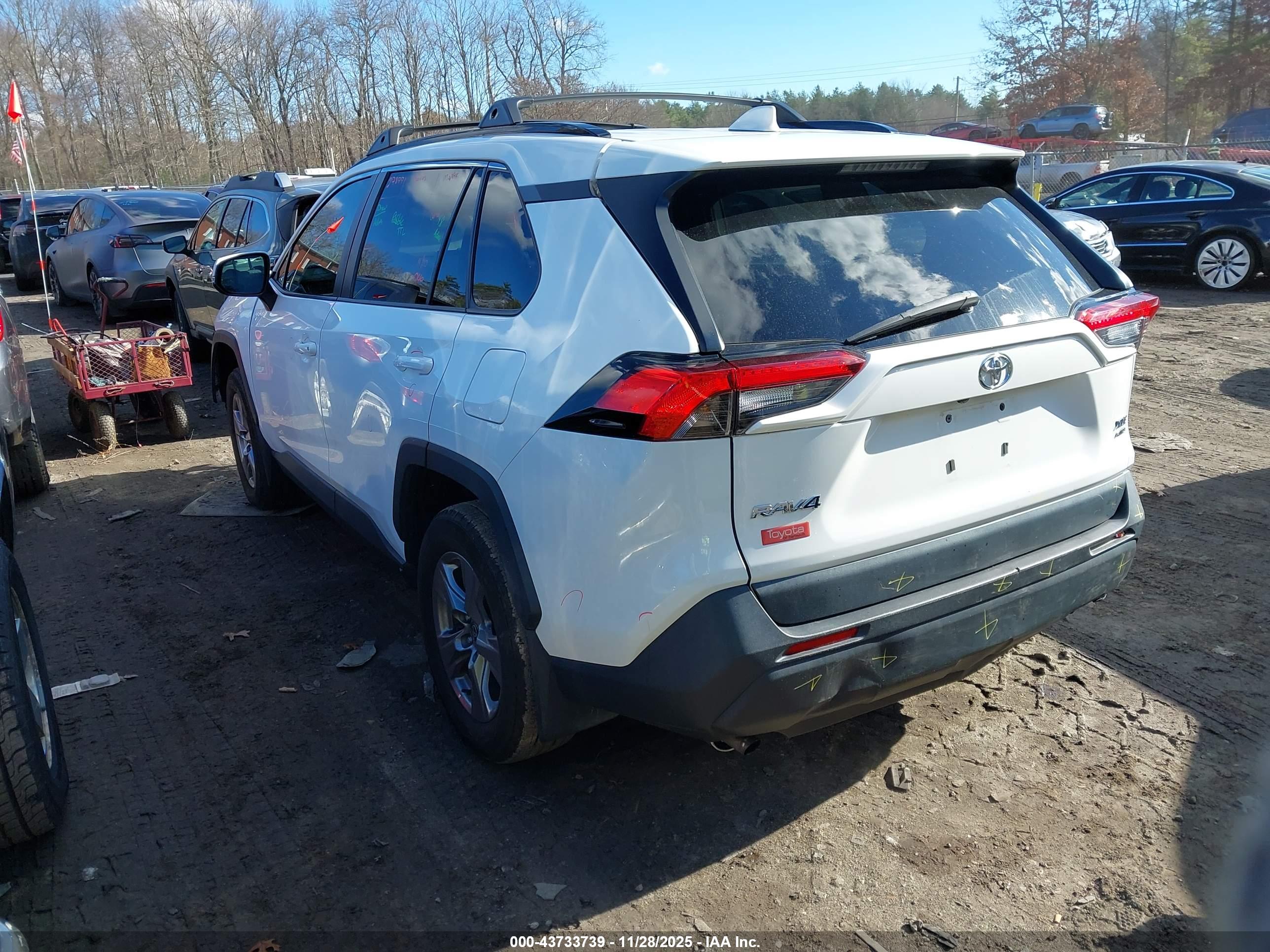 TOYOTA RAV4 image 3