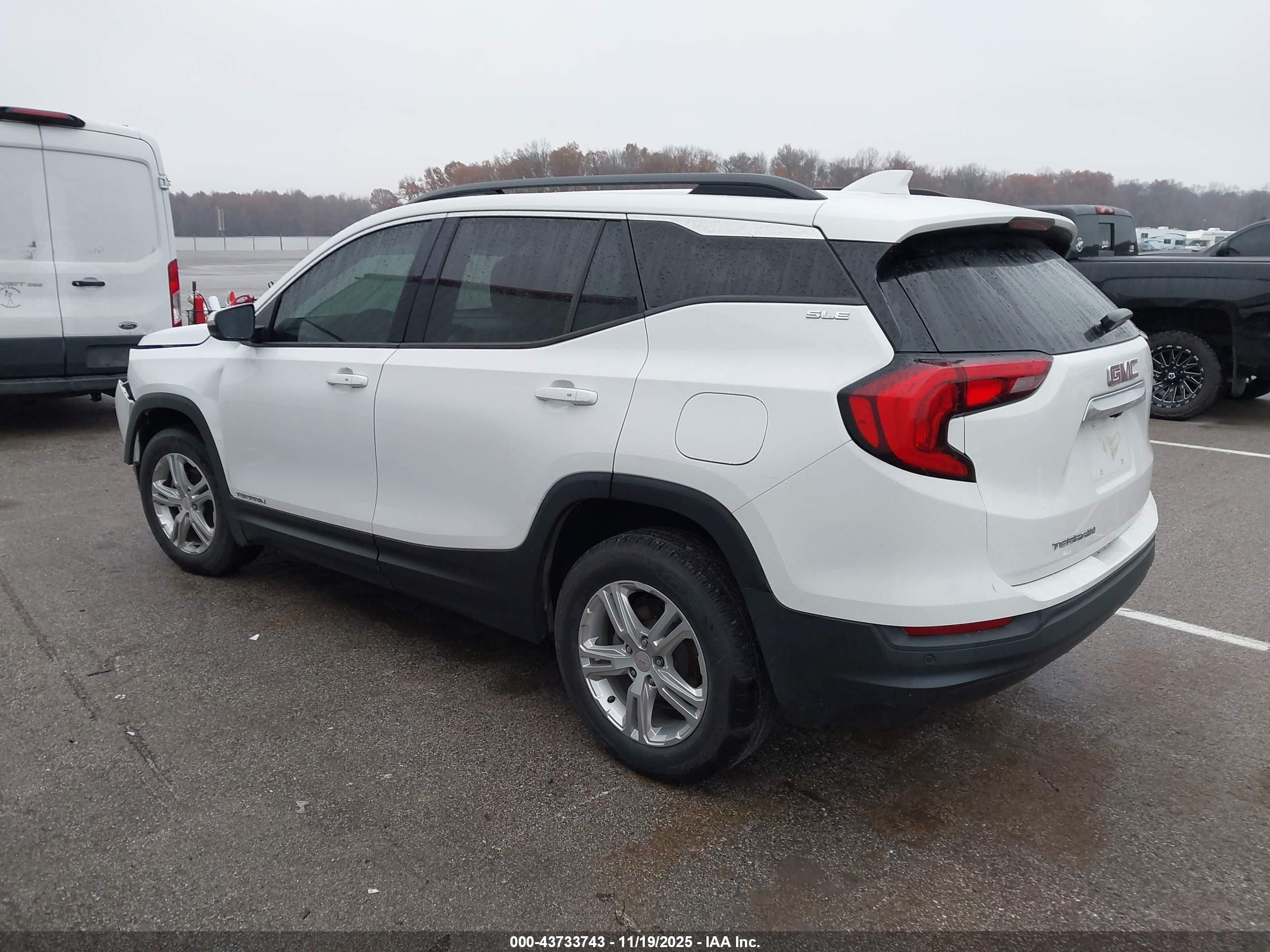 GMC TERRAIN image 3
