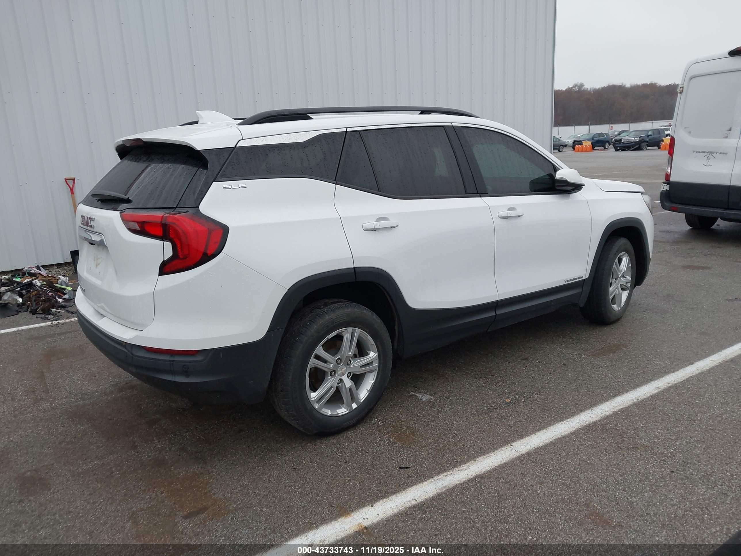 GMC TERRAIN image 4