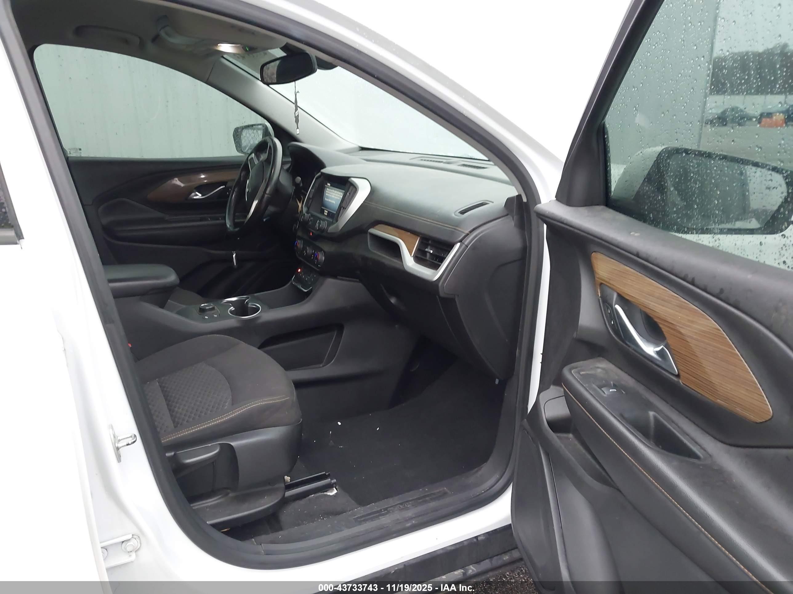 GMC TERRAIN image 5