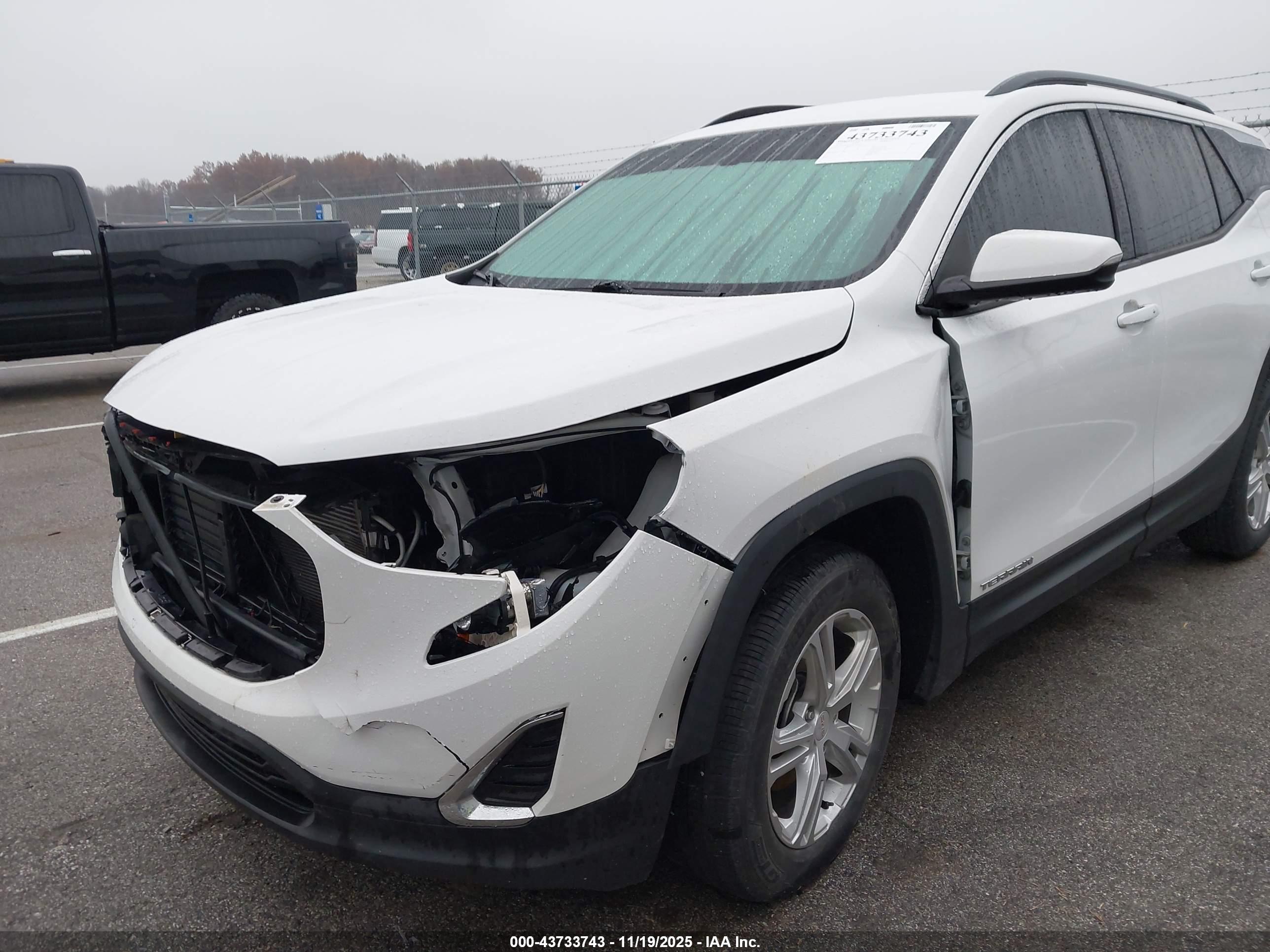 GMC TERRAIN image 6