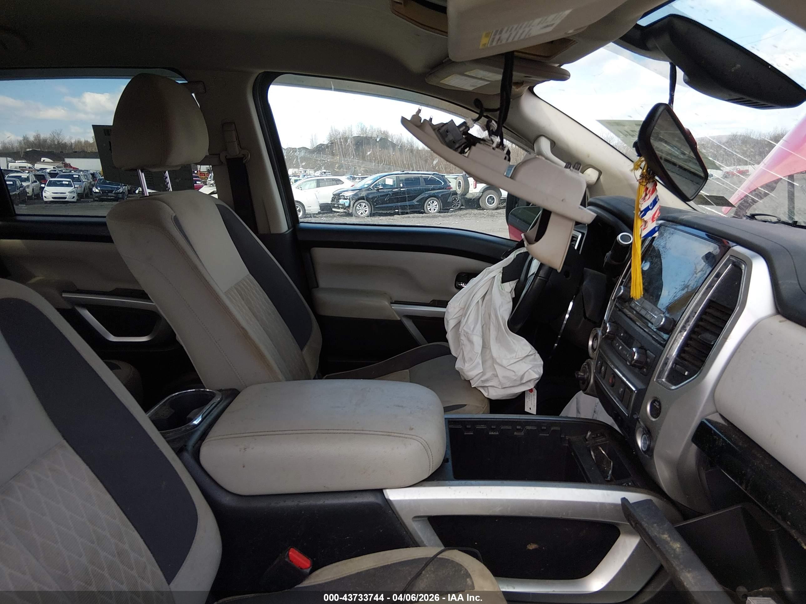 NISSAN TITAN image 5