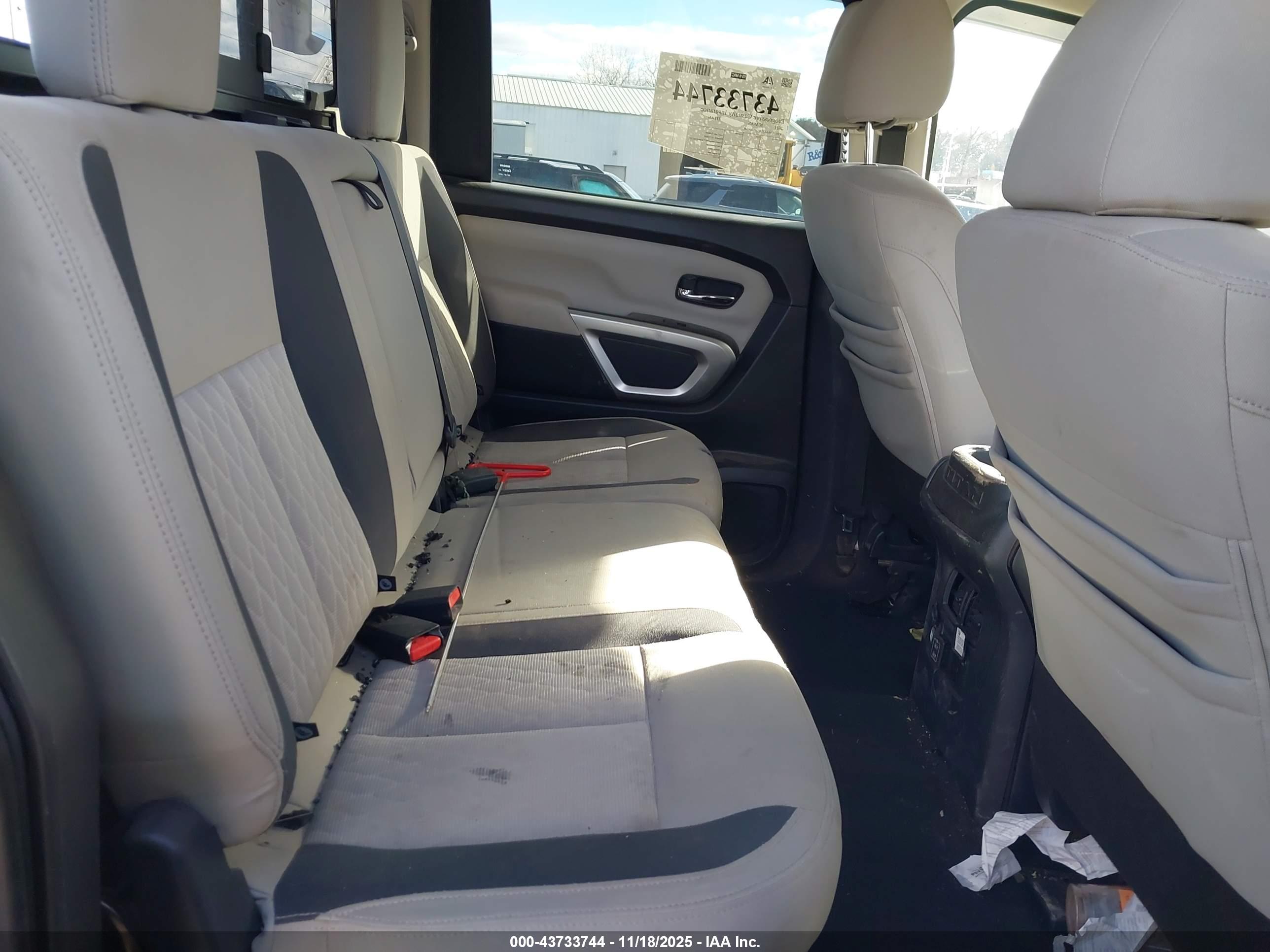 NISSAN TITAN image 8