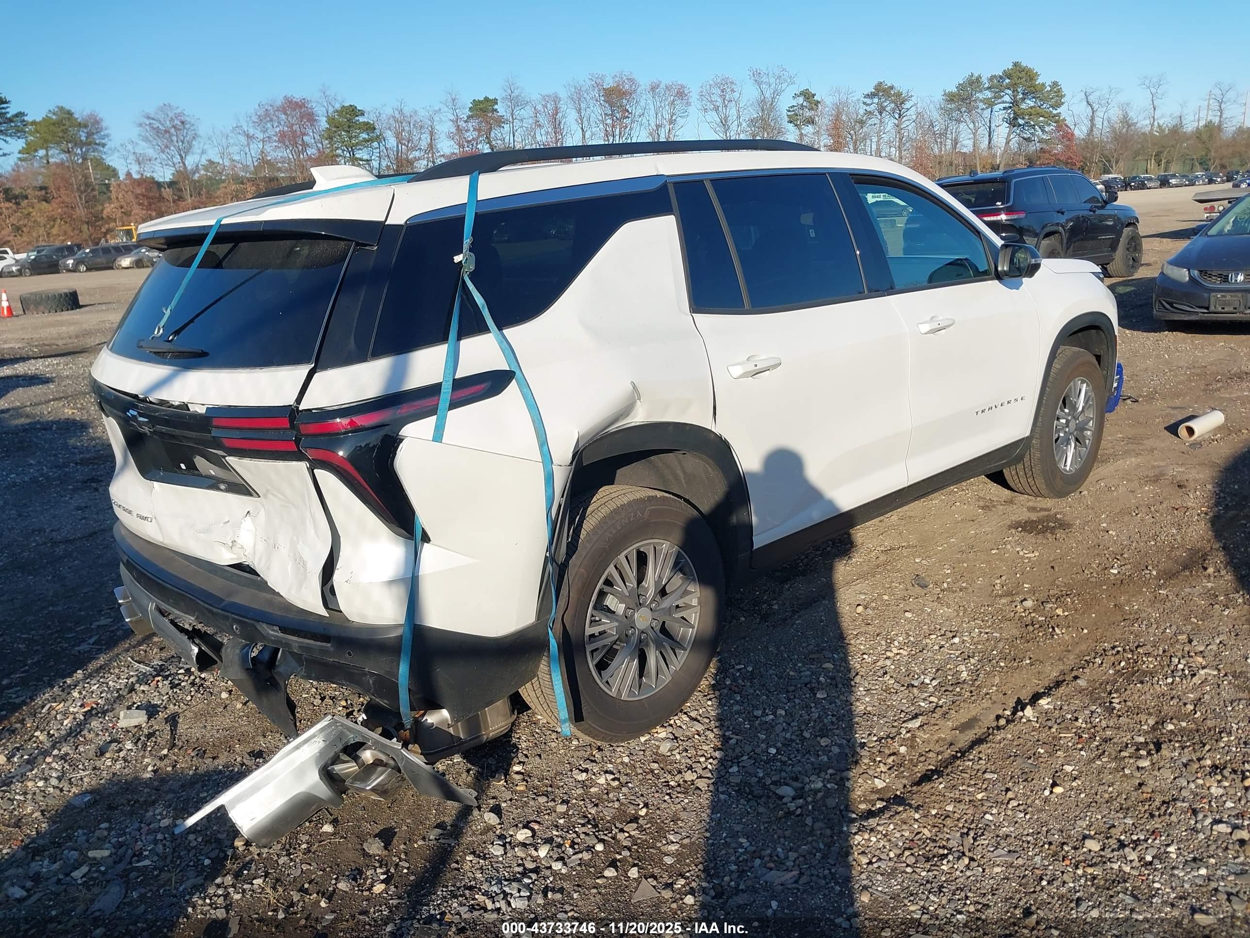 CHEVROLET TRAVERSE image 4